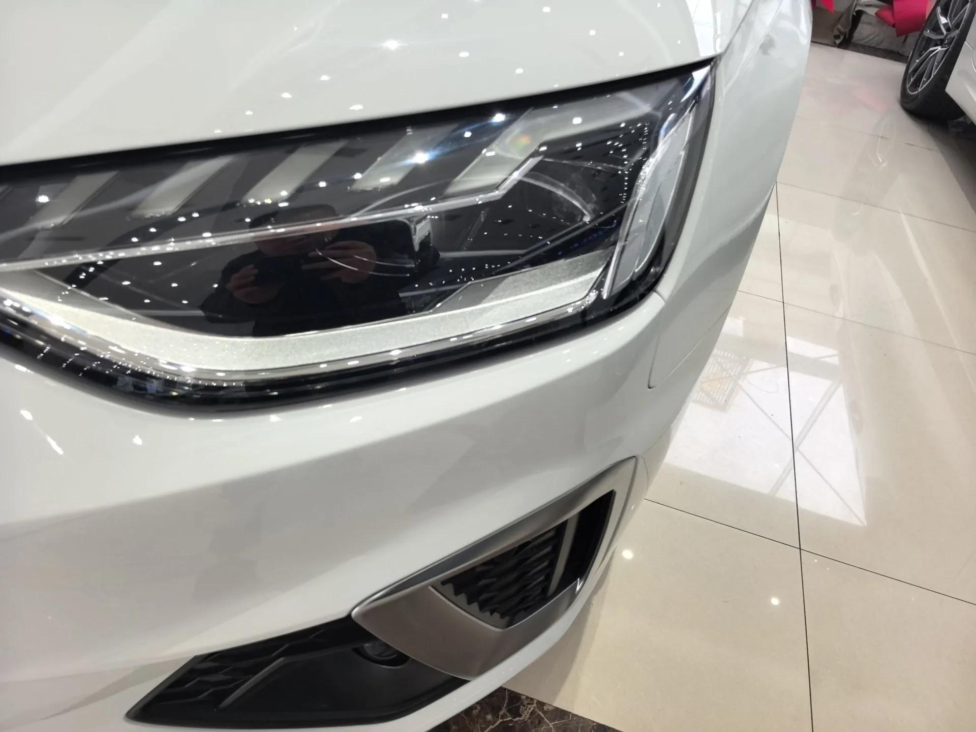 Audi A4L 2020 40 TFSI quattro Luxury Dynamic Model — миниатюра 2