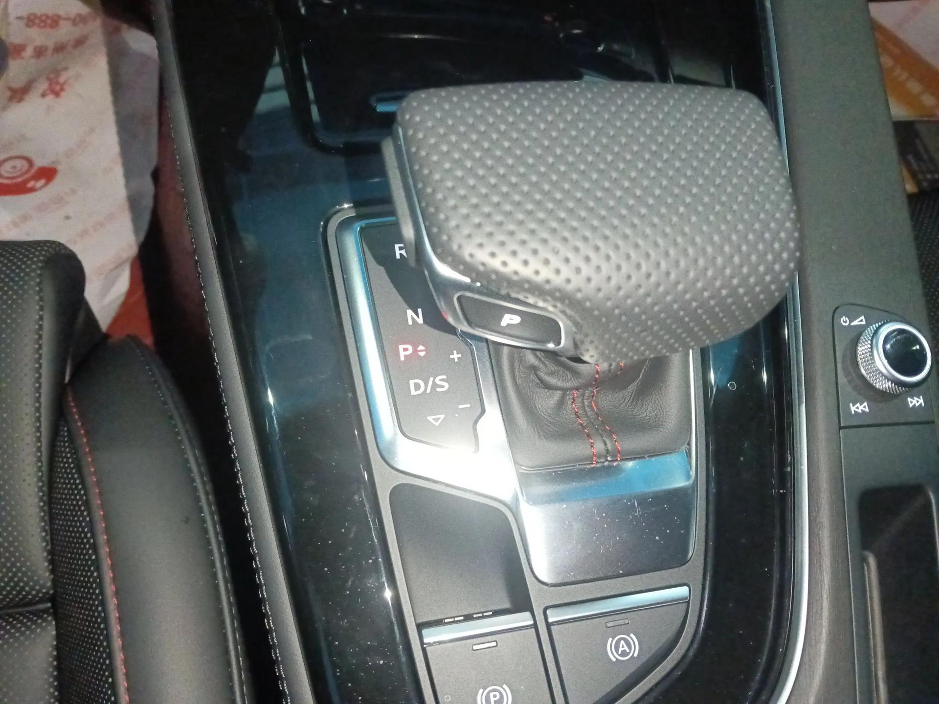 Audi A4L 2025 2 Million Units Enjoyment Version 40 TFSI Luxury Dynamic Edition — миниатюра 14
