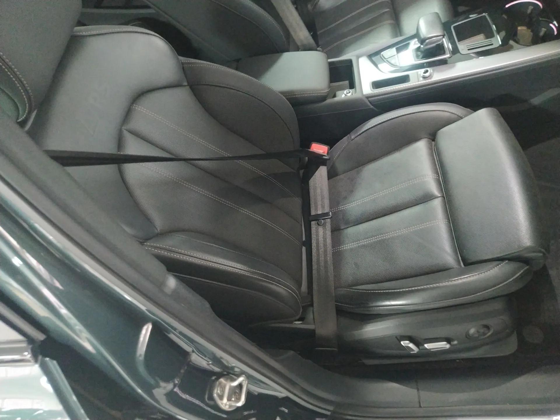 Audi A4L 2024 40 TFSI quattro RS Performance Package — миниатюра 23