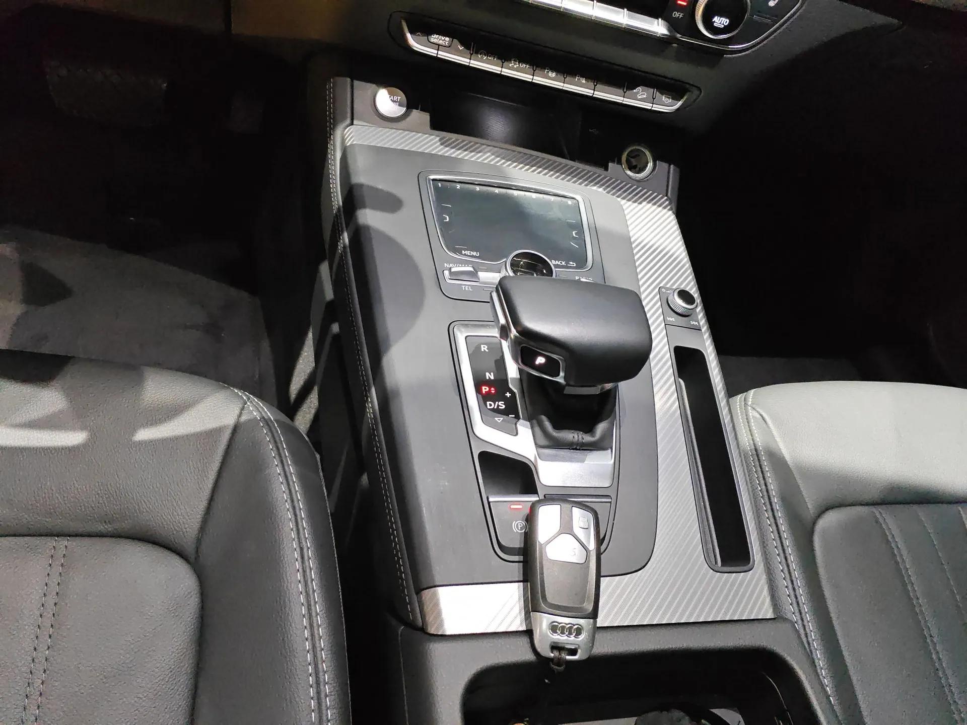 Audi Q5L 2020 45 TFSI Prestige Fashion Model — миниатюра 17