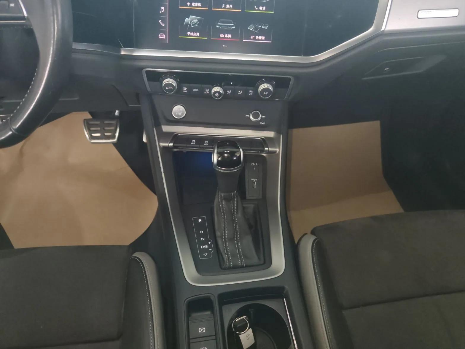 Audi Q3 2019 40 TFSI Fashion Dynamic Model — миниатюра 17