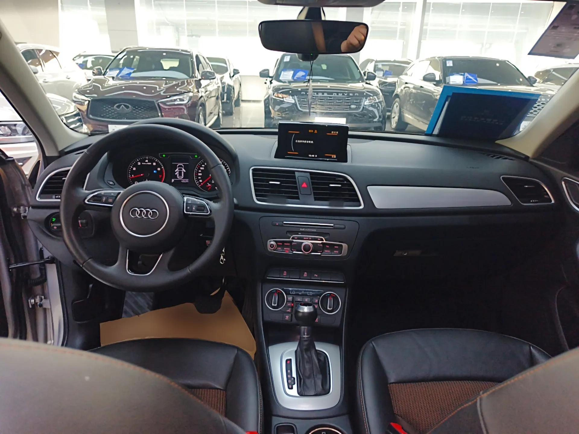 Audi Q3 2018 30th Anniversary Edition 35 TFSI Fashion Model — миниатюра 13