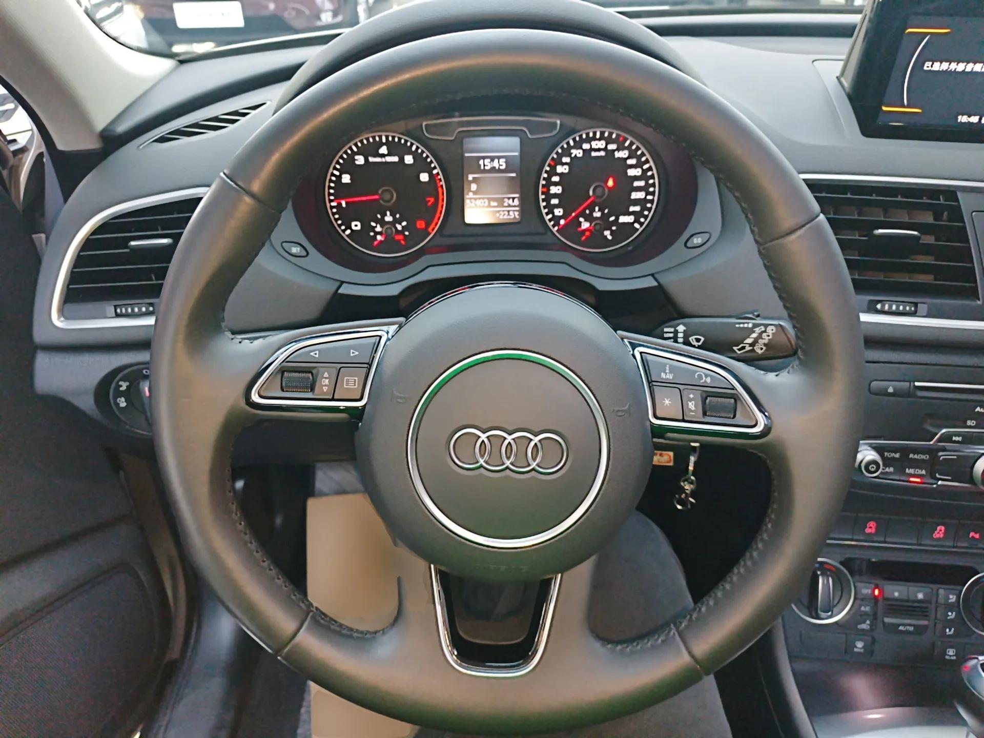 Audi Q3 2018 30th Anniversary Edition 35 TFSI Fashion Model — миниатюра 14