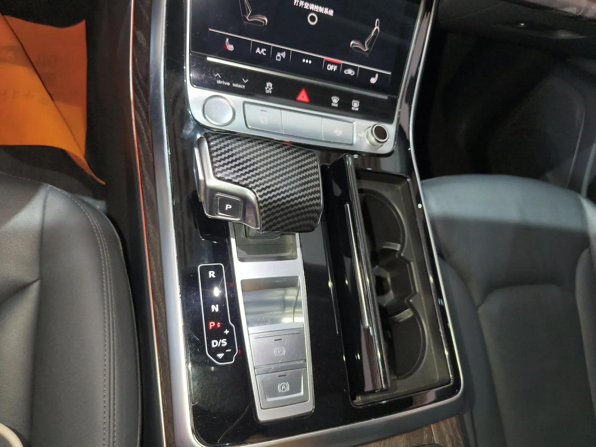 Audi Q7 2020 55 TFSI quattro S line sports model — миниатюра 16