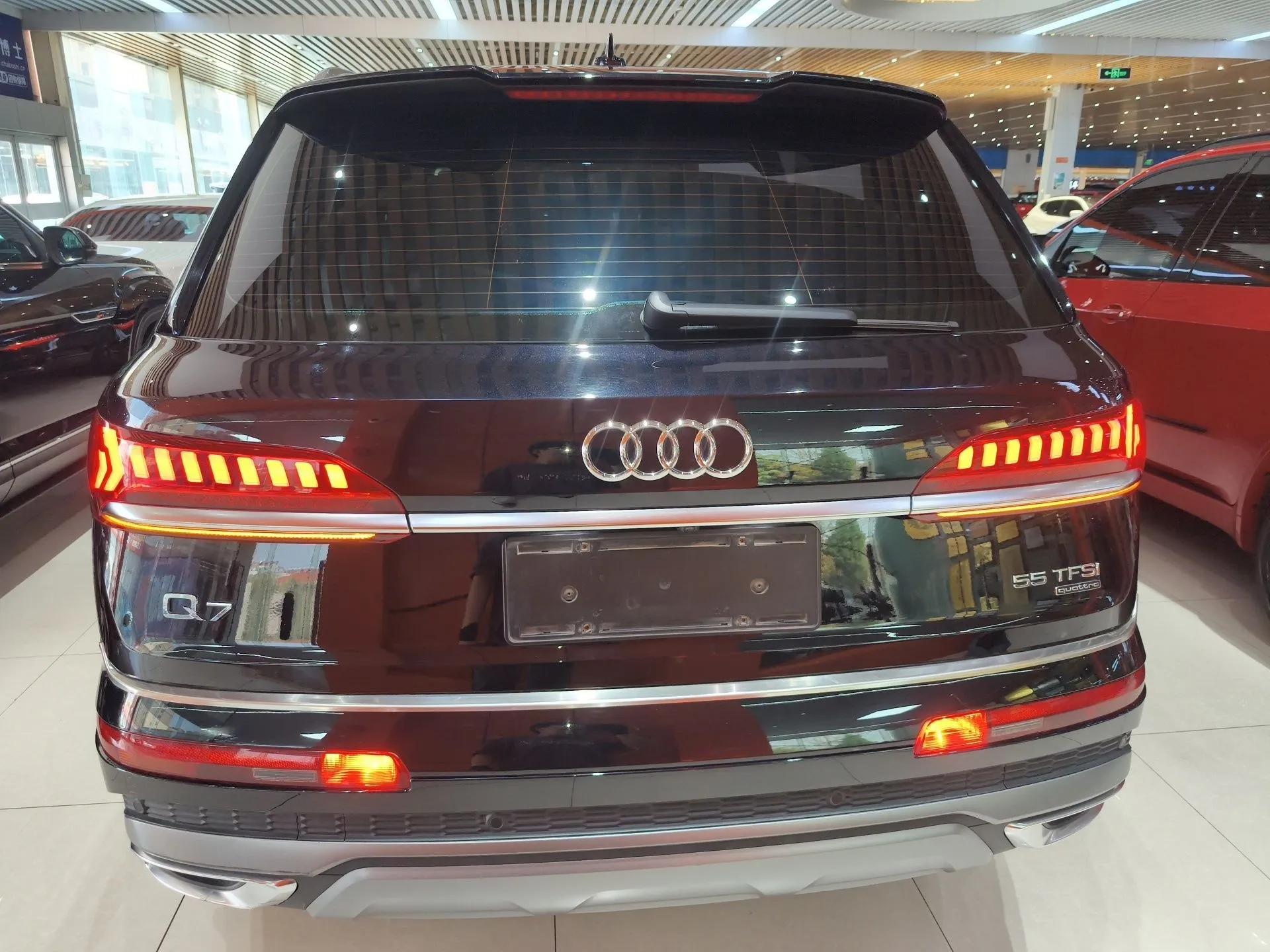 Audi Q7 2020 55 TFSI quattro S line sports model — миниатюра 3