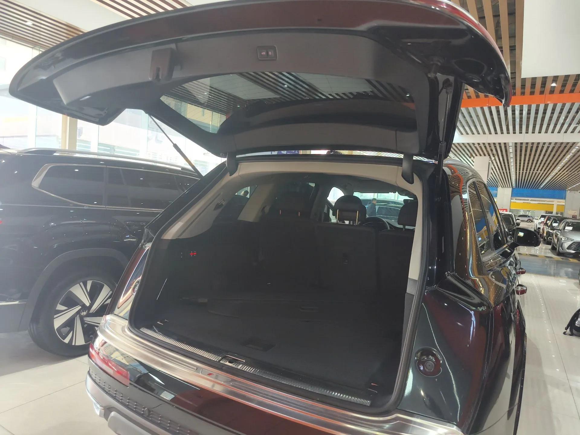 Audi Q7 2020 55 TFSI quattro S line sports model — миниатюра 21