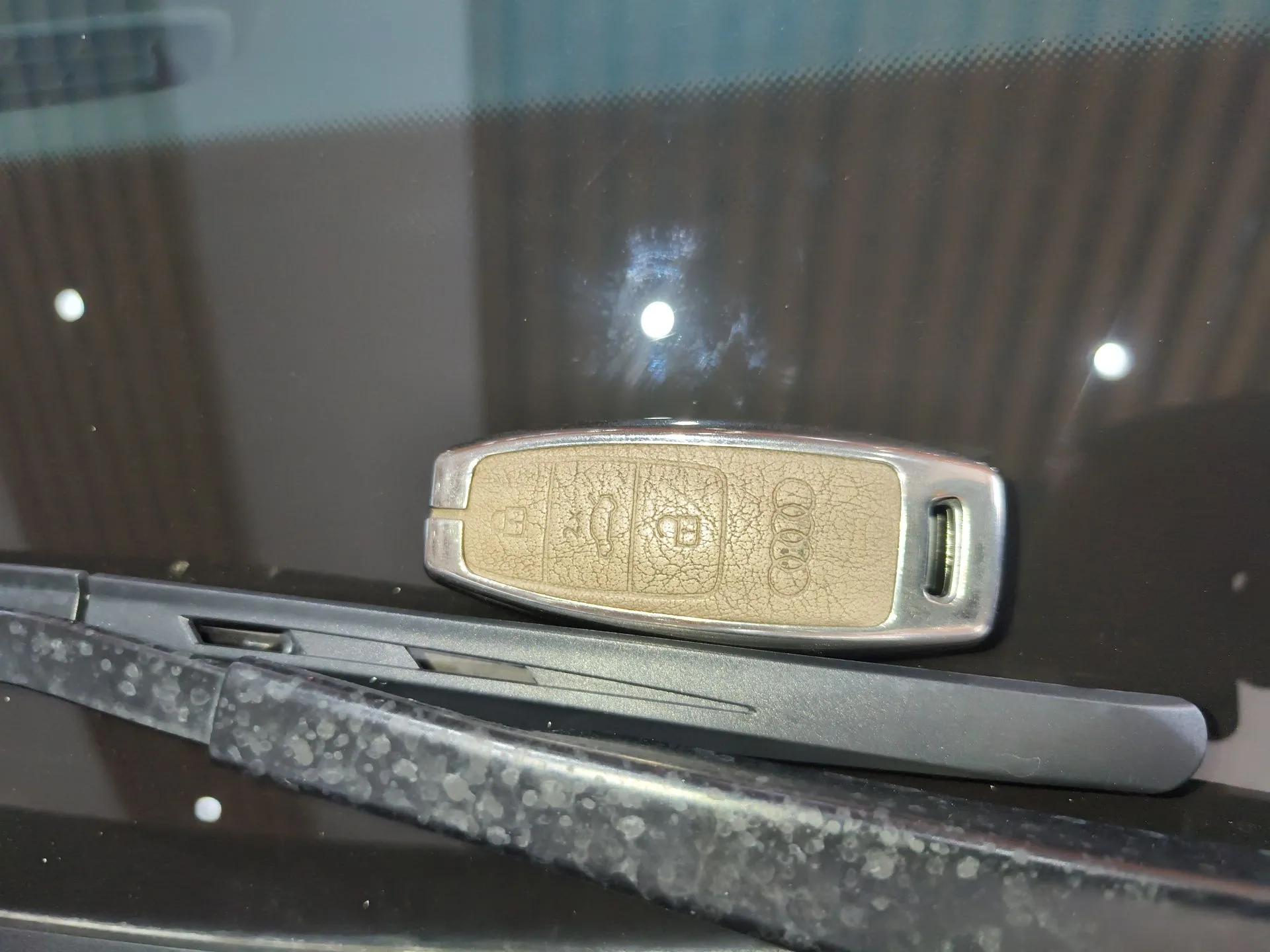 Audi Q7 2020 55 TFSI quattro S line sports model — миниатюра 22
