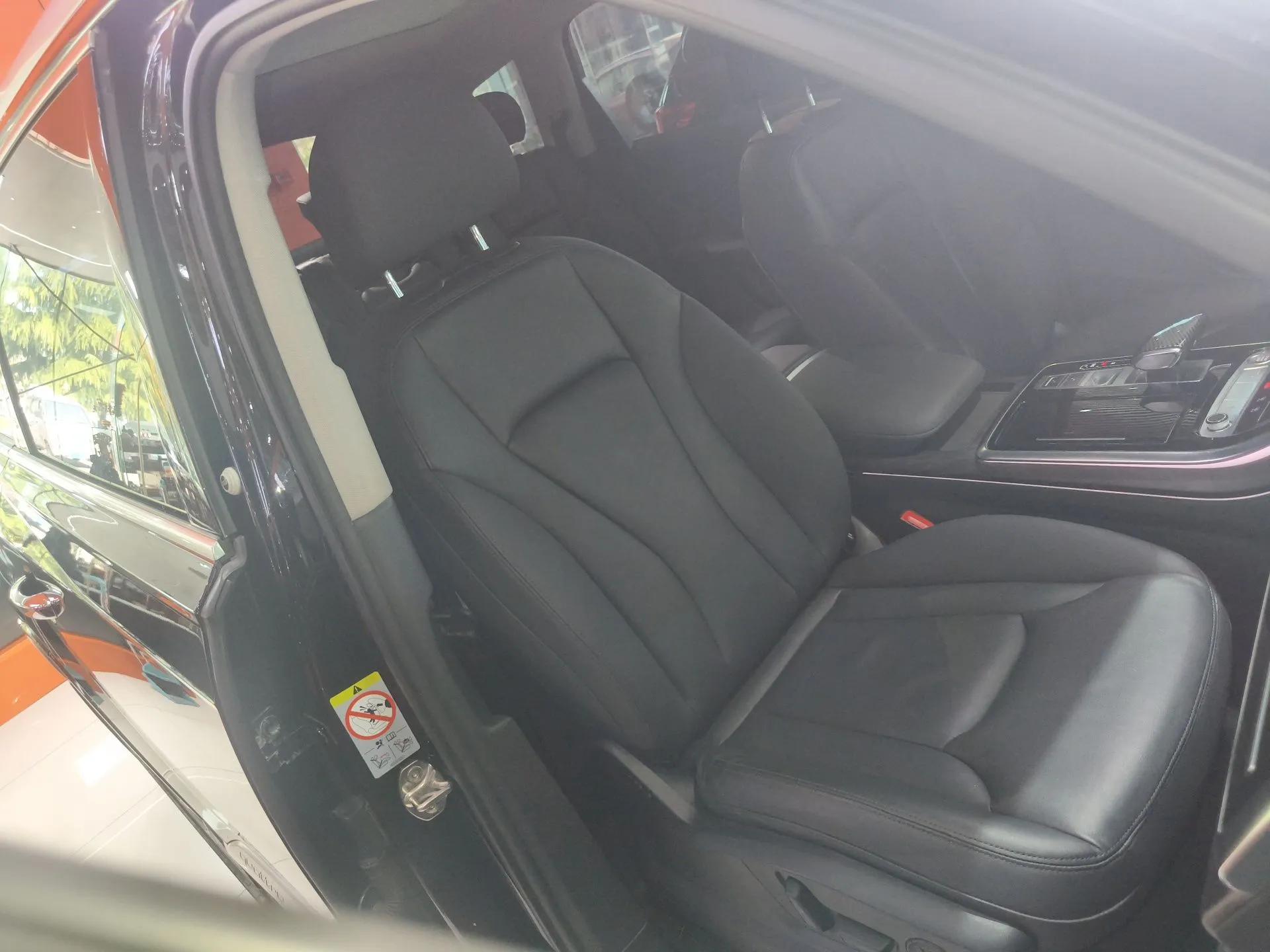 Audi Q7 2020 55 TFSI quattro S line sports model — миниатюра 23