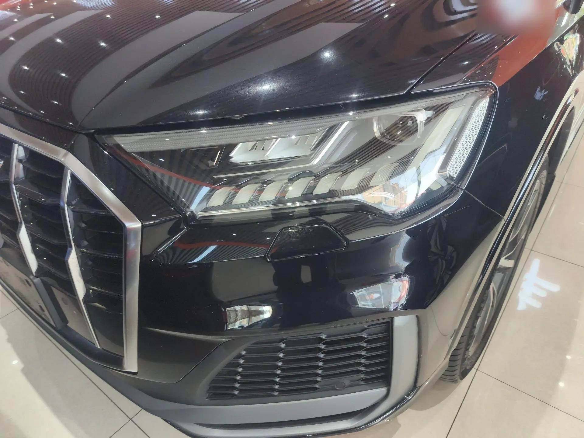 Audi Q7 2020 55 TFSI quattro S line sports model — миниатюра 5