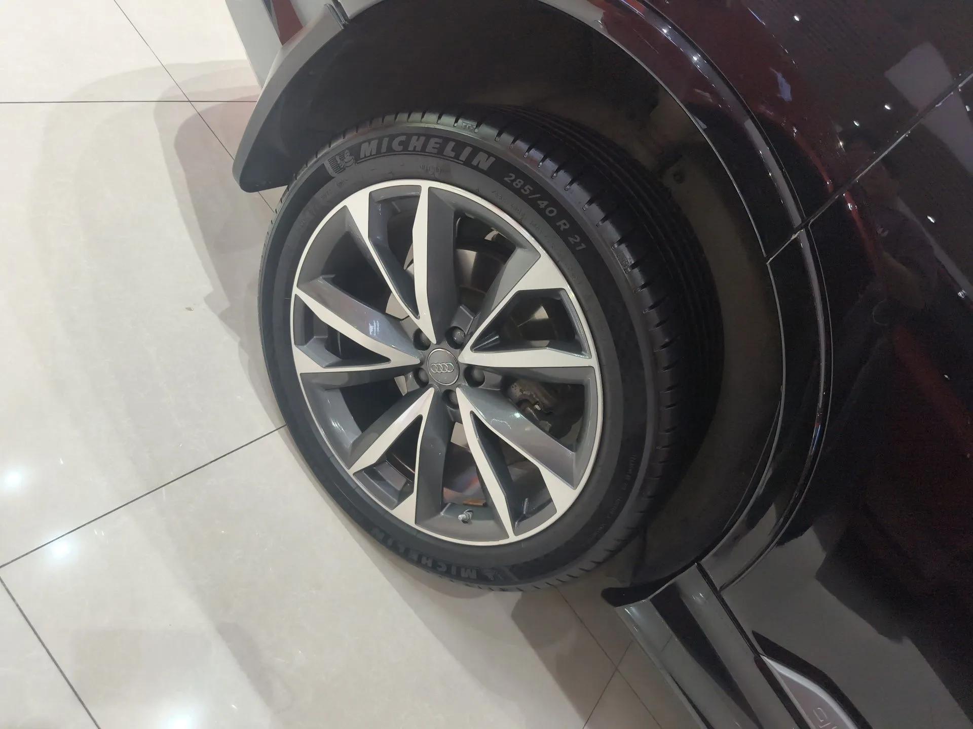 Audi Q7 2020 55 TFSI quattro S line sports model — миниатюра 10