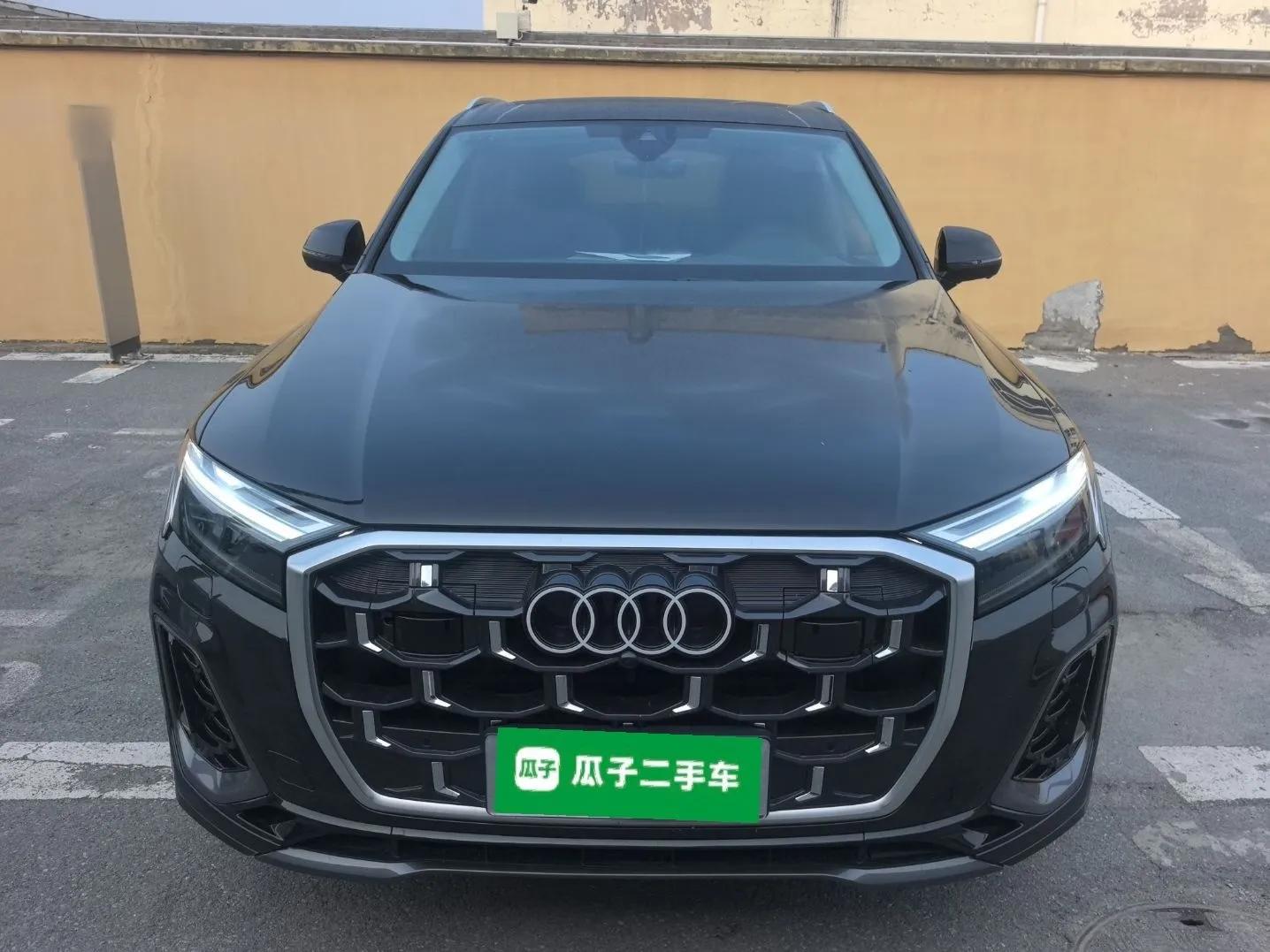 Audi Q7 2024 55 TFSI quattro S line Sport model — миниатюра 2