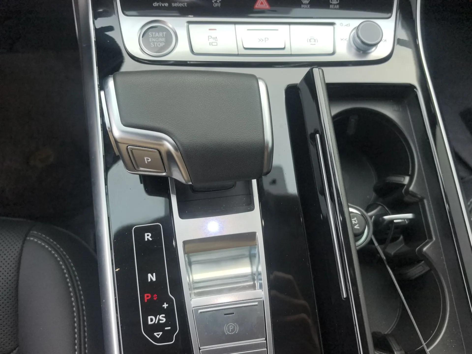 Audi Q7 2024 55 TFSI quattro S line Sport model — миниатюра 17