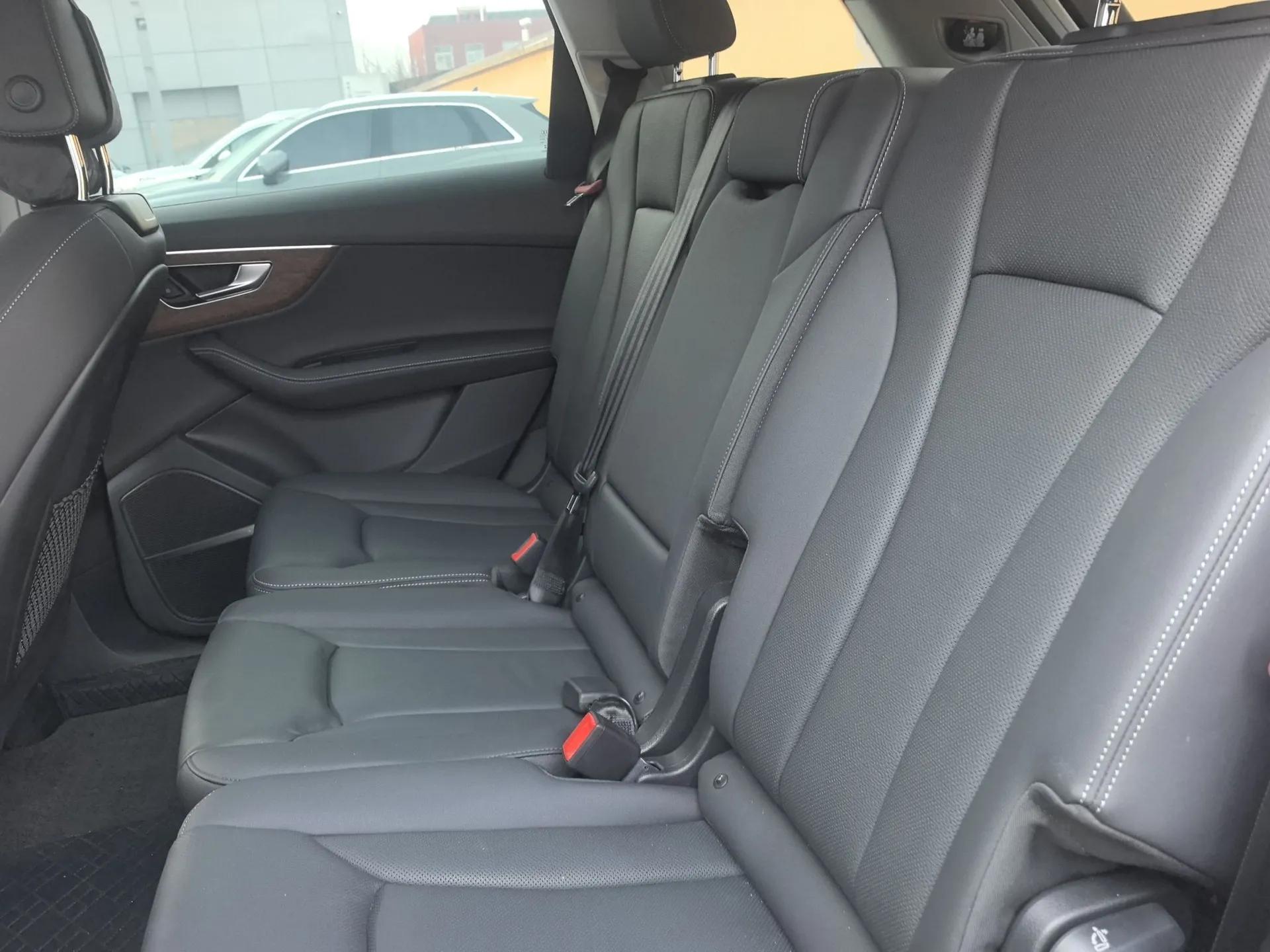 Audi Q7 2024 55 TFSI quattro S line Sport model — миниатюра 20