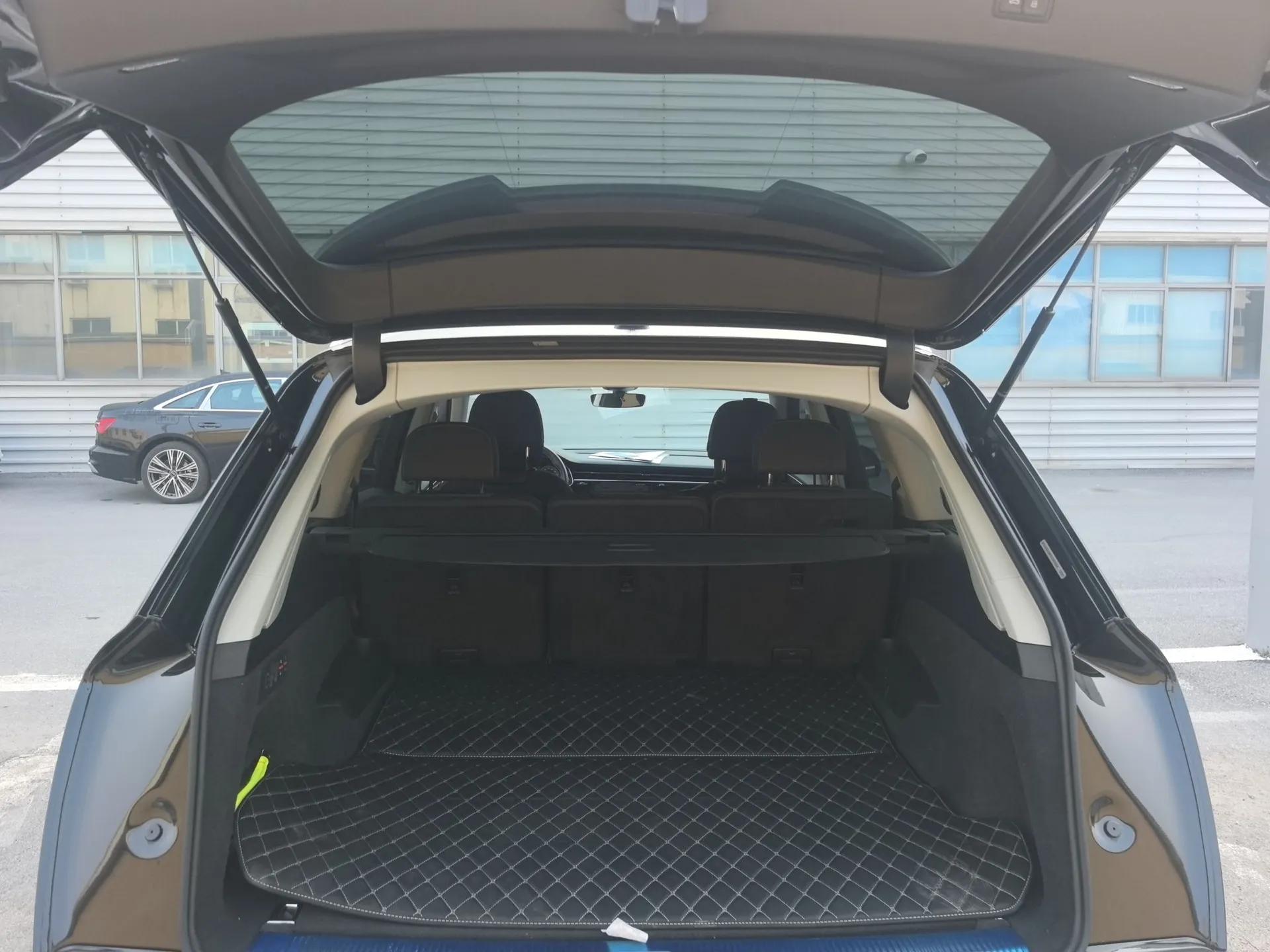 Audi Q7 2024 55 TFSI quattro S line Sport model — миниатюра 22