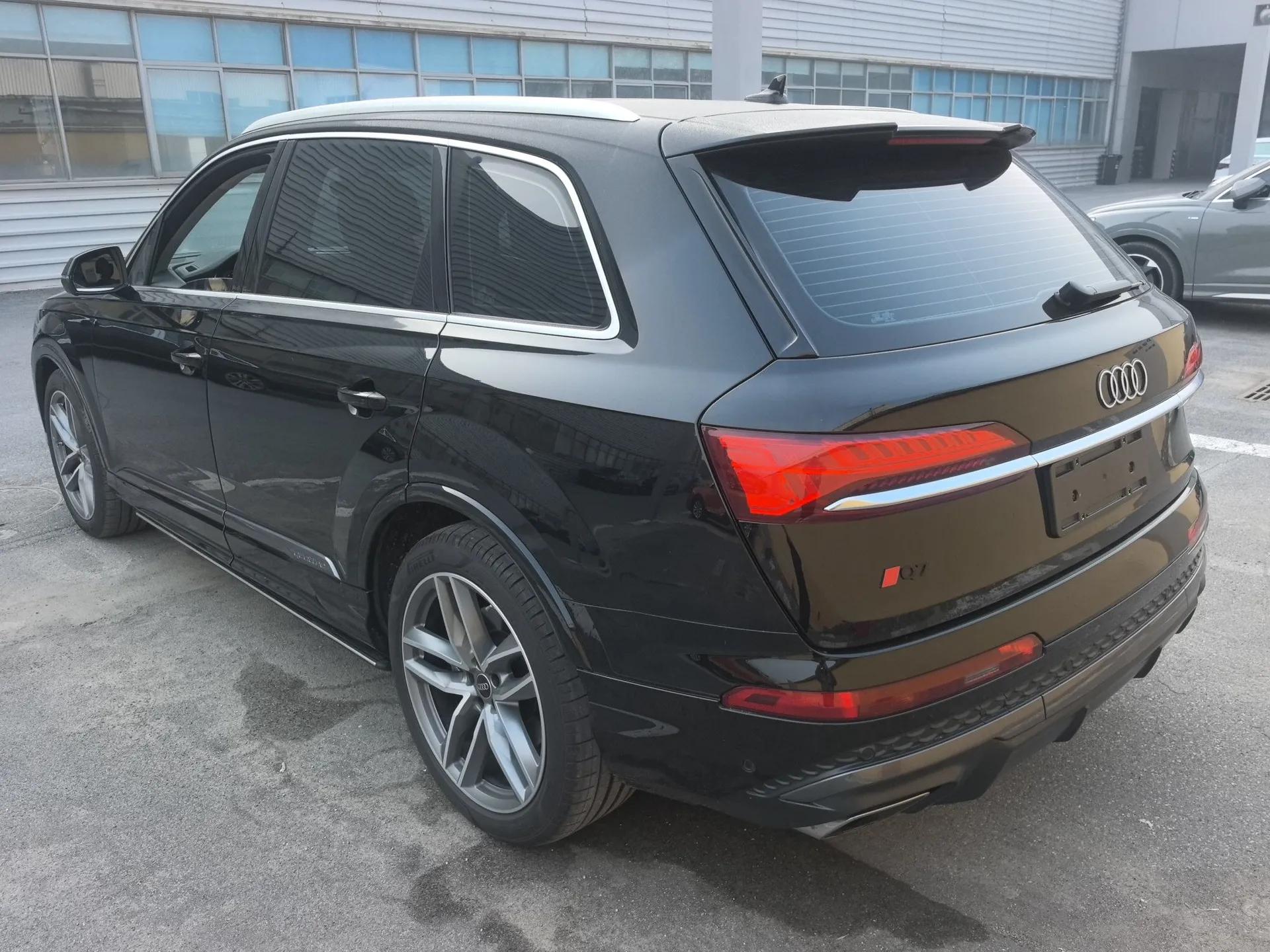 Audi Q7 2024 55 TFSI quattro S line Sport model — миниатюра 4