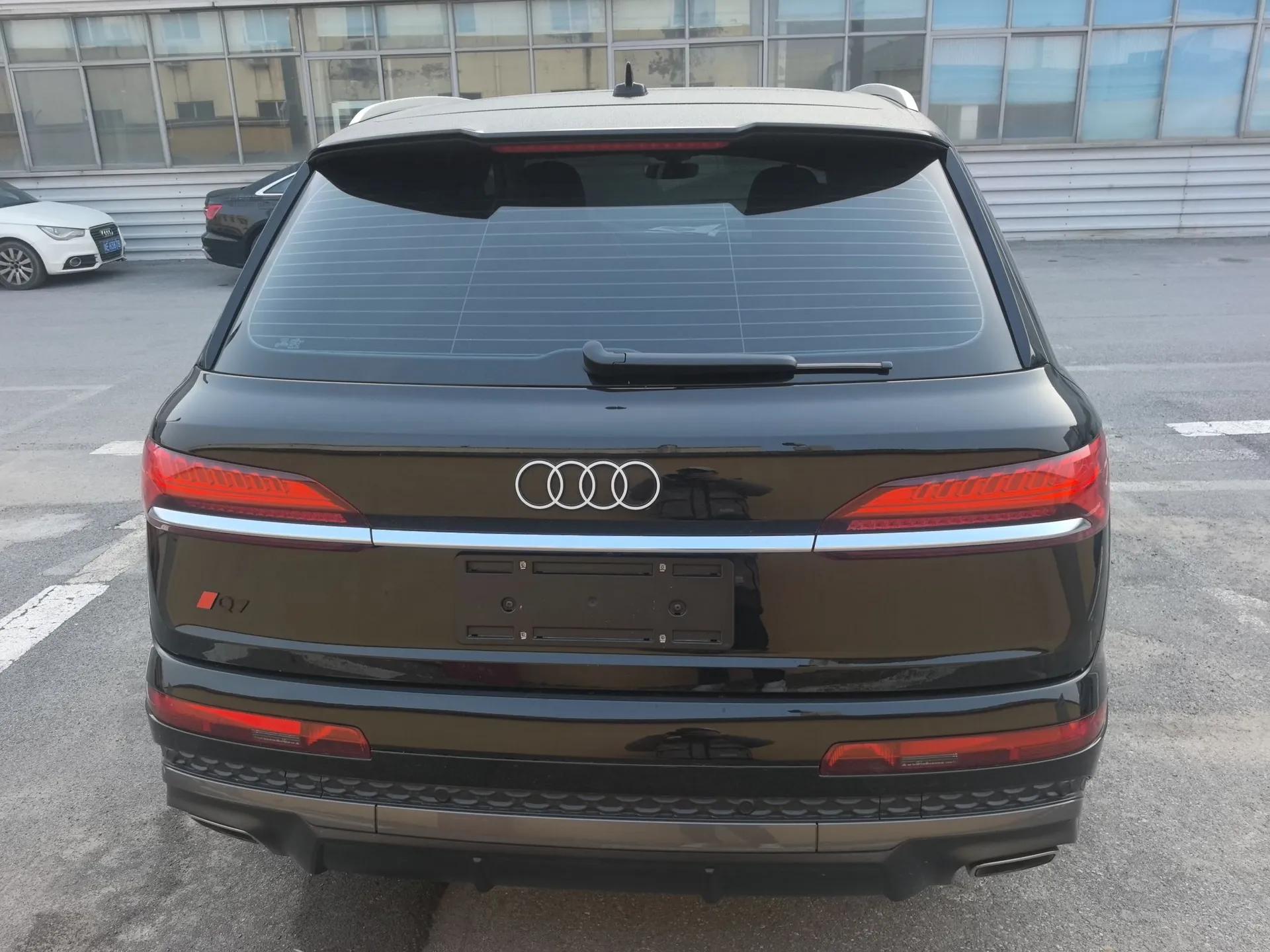 Audi Q7 2024 55 TFSI quattro S line Sport model — миниатюра 5
