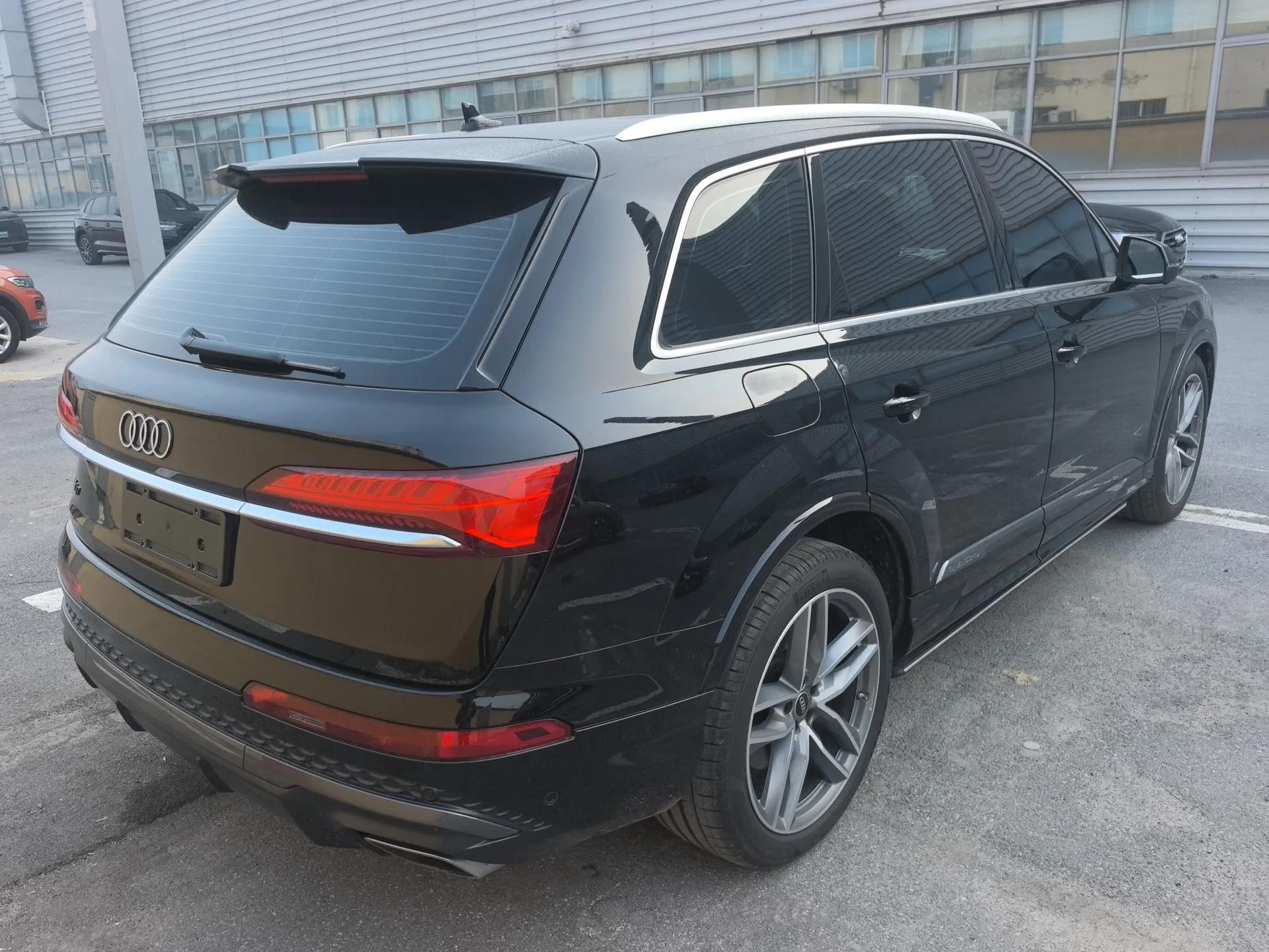 Audi Q7 2024 55 TFSI quattro S line Sport model — миниатюра 6