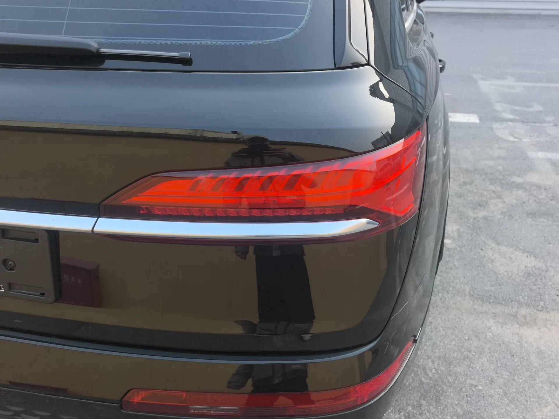 Audi Q7 2024 55 TFSI quattro S line Sport model — миниатюра 7