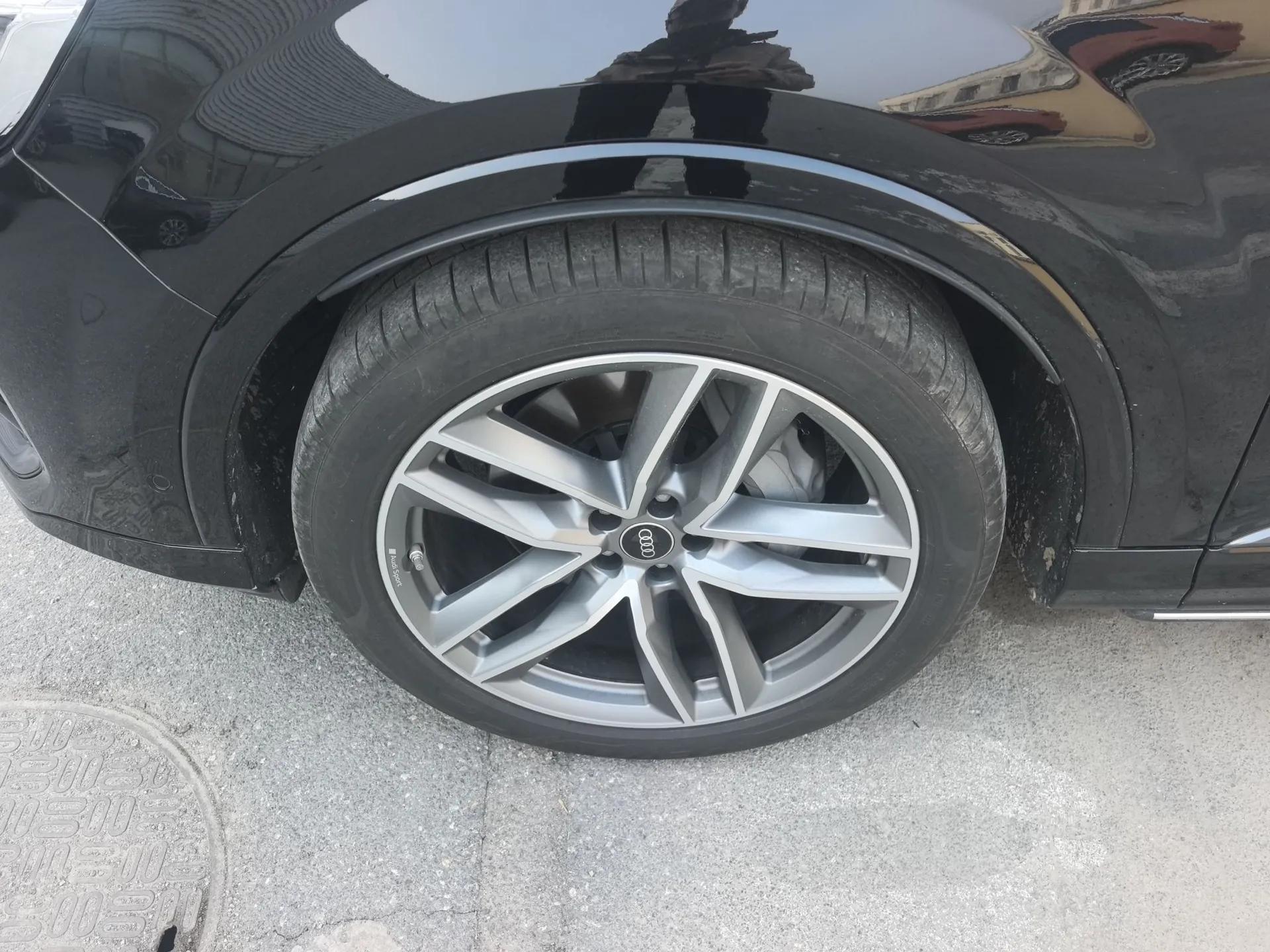 Audi Q7 2024 55 TFSI quattro S line Sport model — миниатюра 8