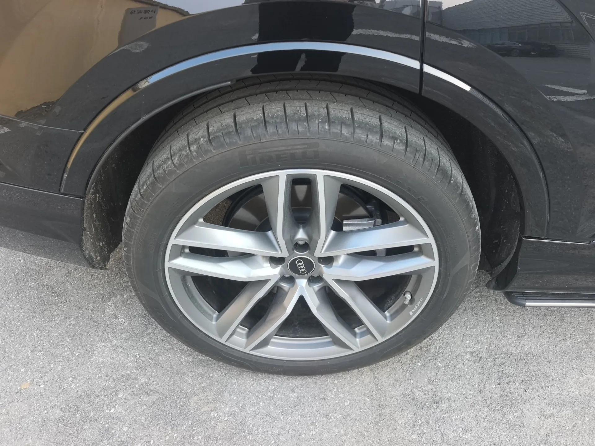 Audi Q7 2024 55 TFSI quattro S line Sport model — миниатюра 10
