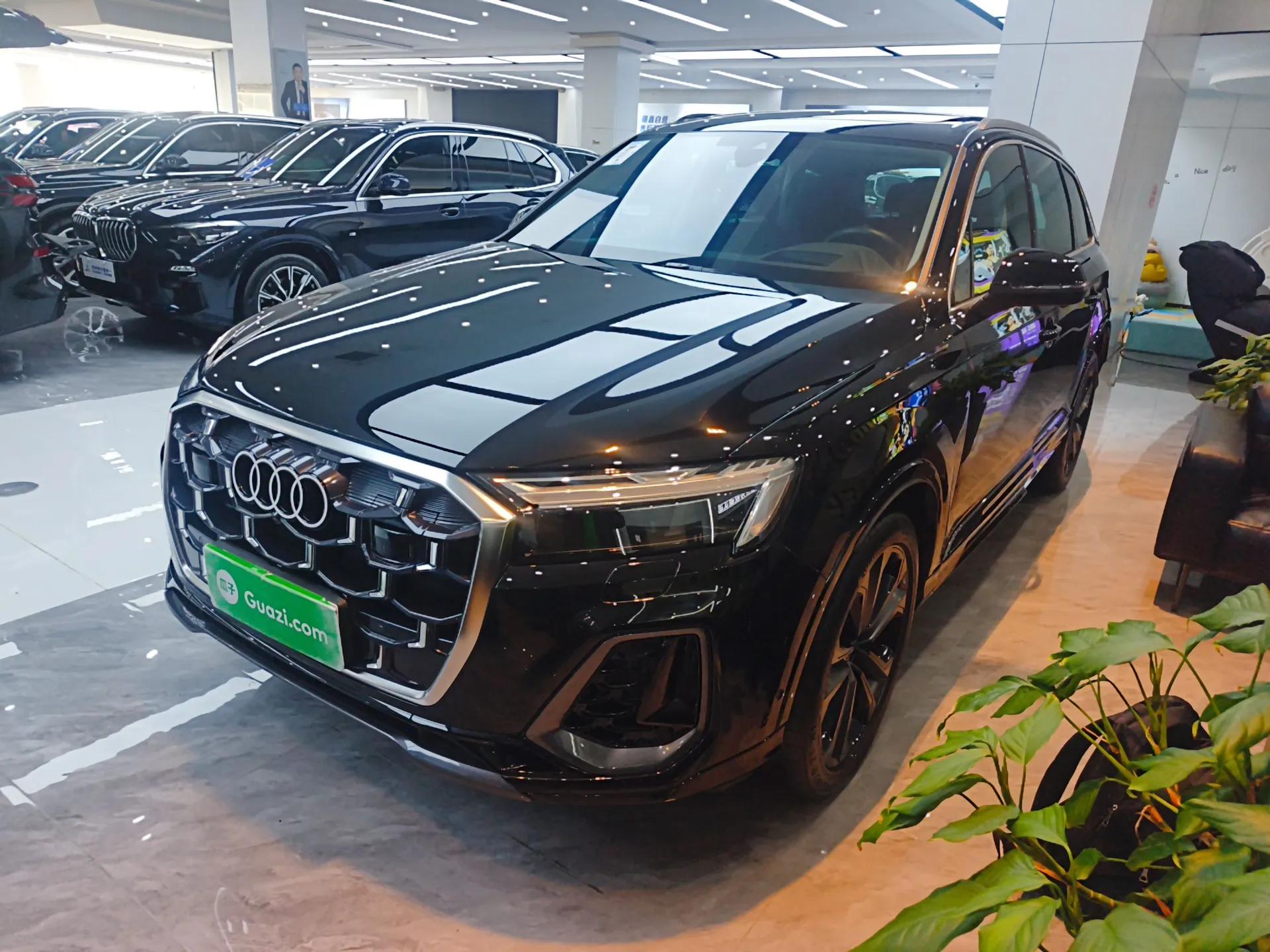 Audi Q7 2024 55 TFSI quattro S line Sport model — миниатюра 1