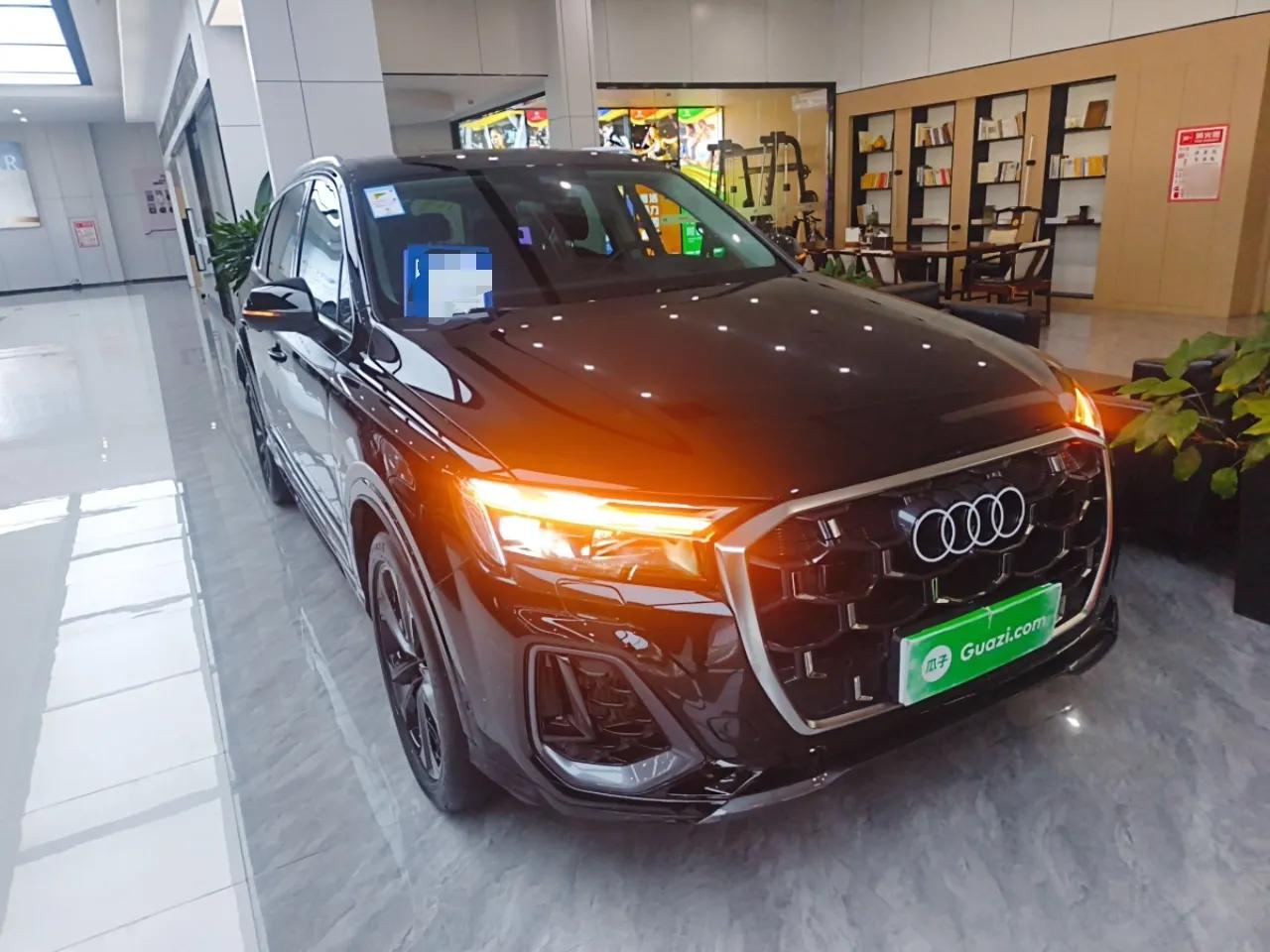 Audi Q7 2024 55 TFSI quattro S line Sport model — миниатюра 3