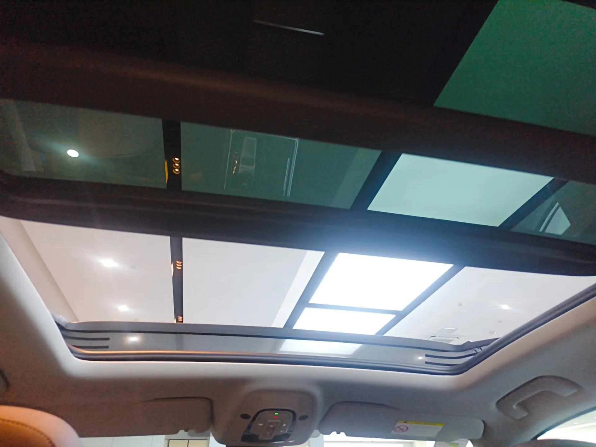Audi Q7 2024 55 TFSI quattro S line Sport model — миниатюра 21