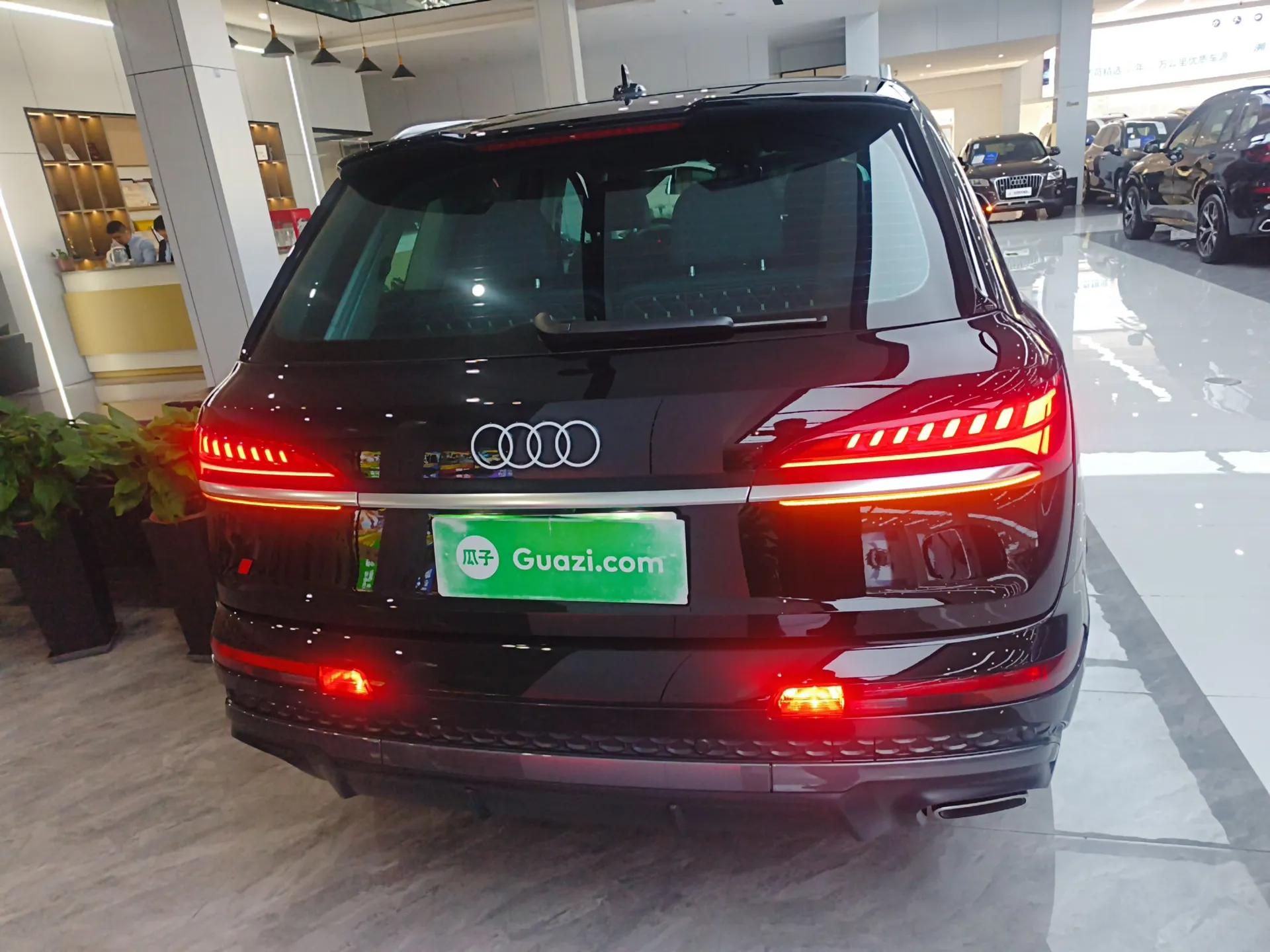 Audi Q7 2024 55 TFSI quattro S line Sport model — миниатюра 5