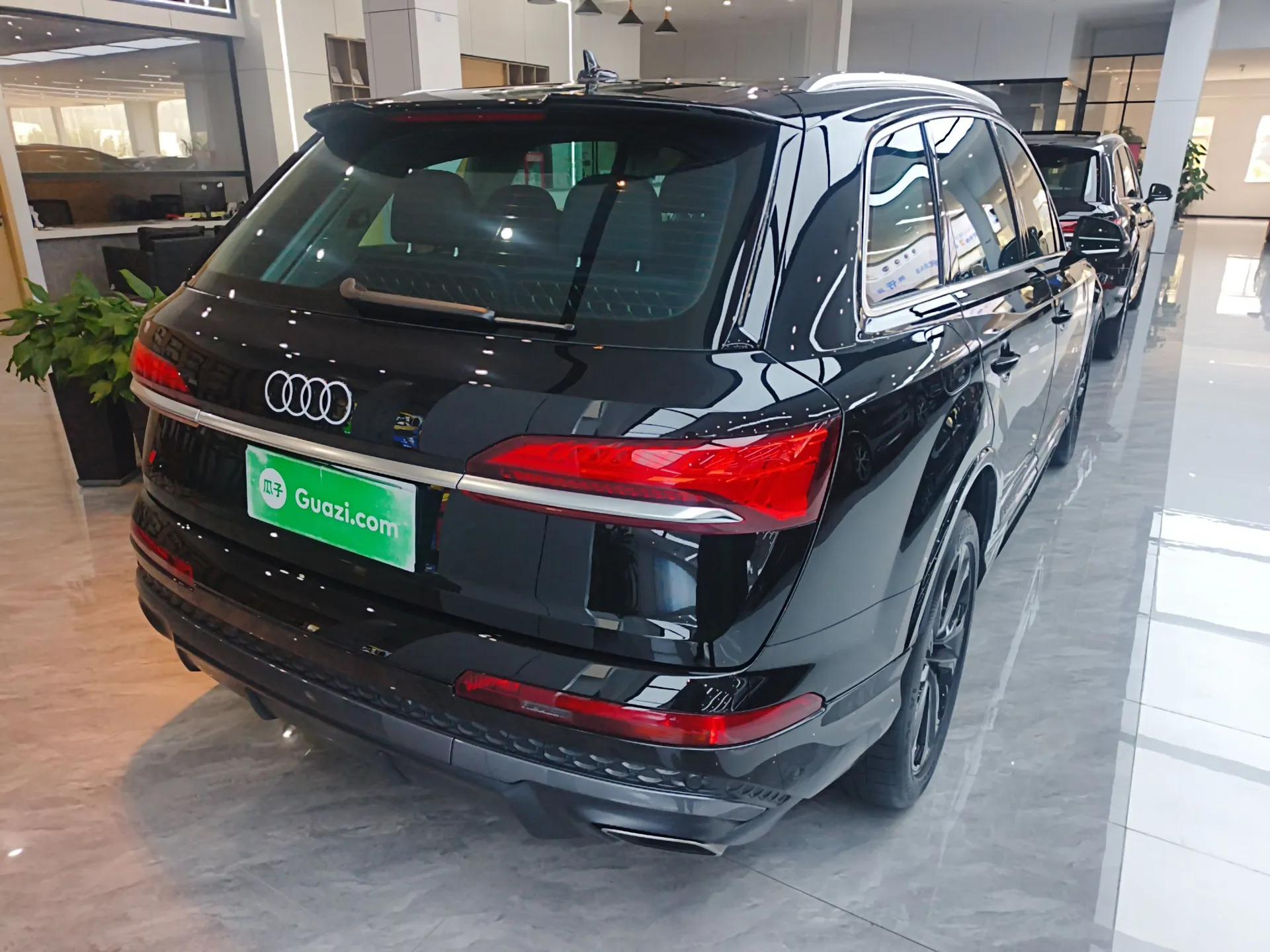 Audi Q7 2024 55 TFSI quattro S line Sport model — миниатюра 6