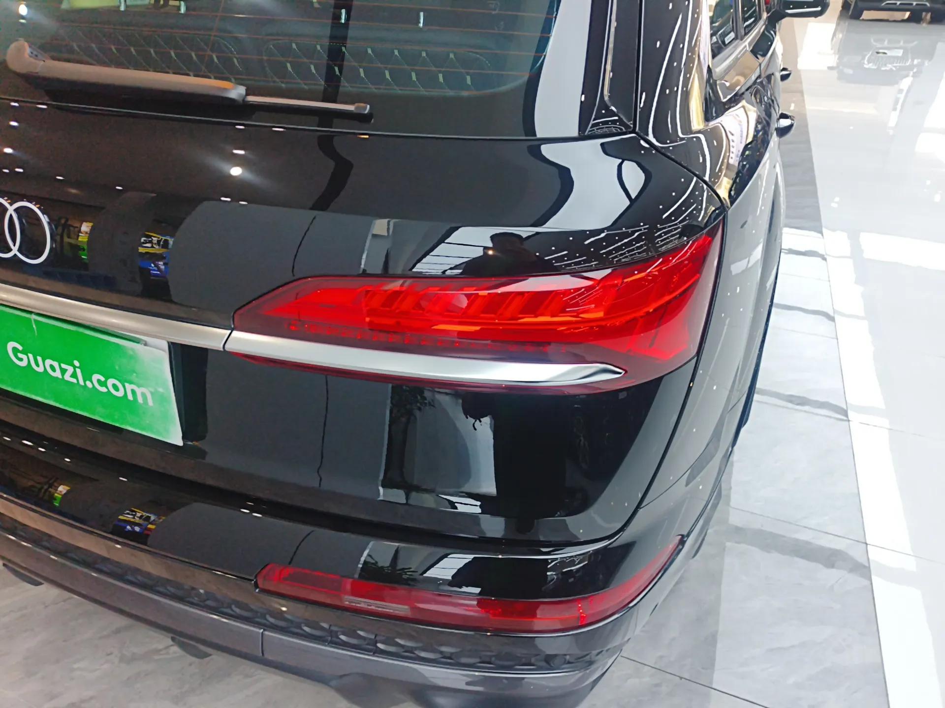 Audi Q7 2024 55 TFSI quattro S line Sport model — миниатюра 7