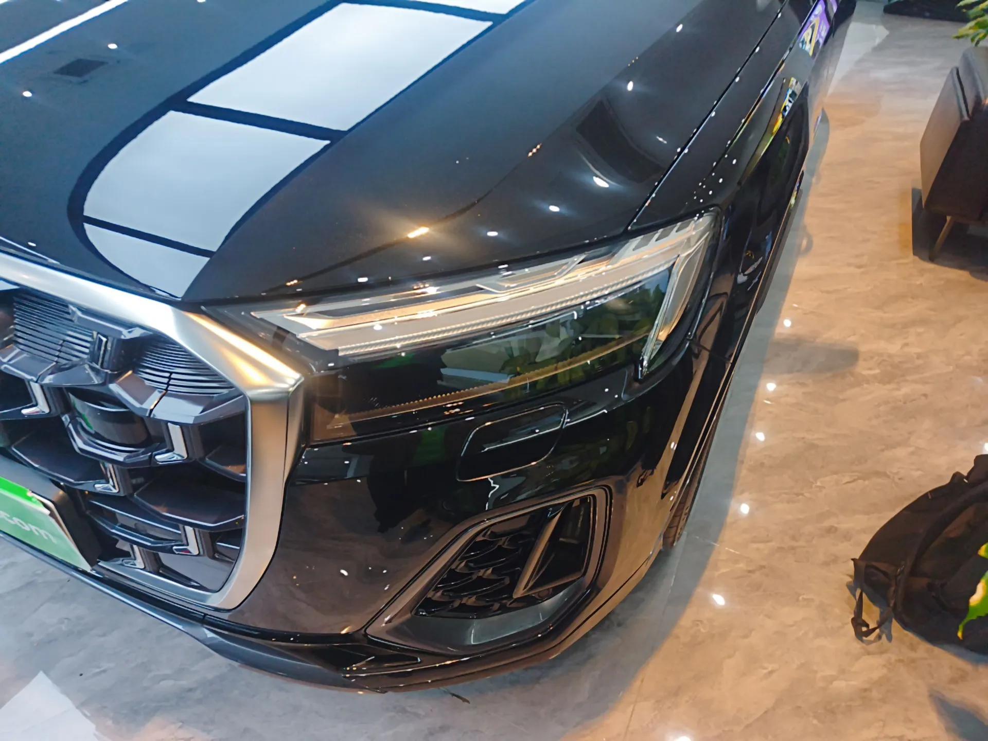 Audi Q7 2024 55 TFSI quattro S line Sport model — миниатюра 9