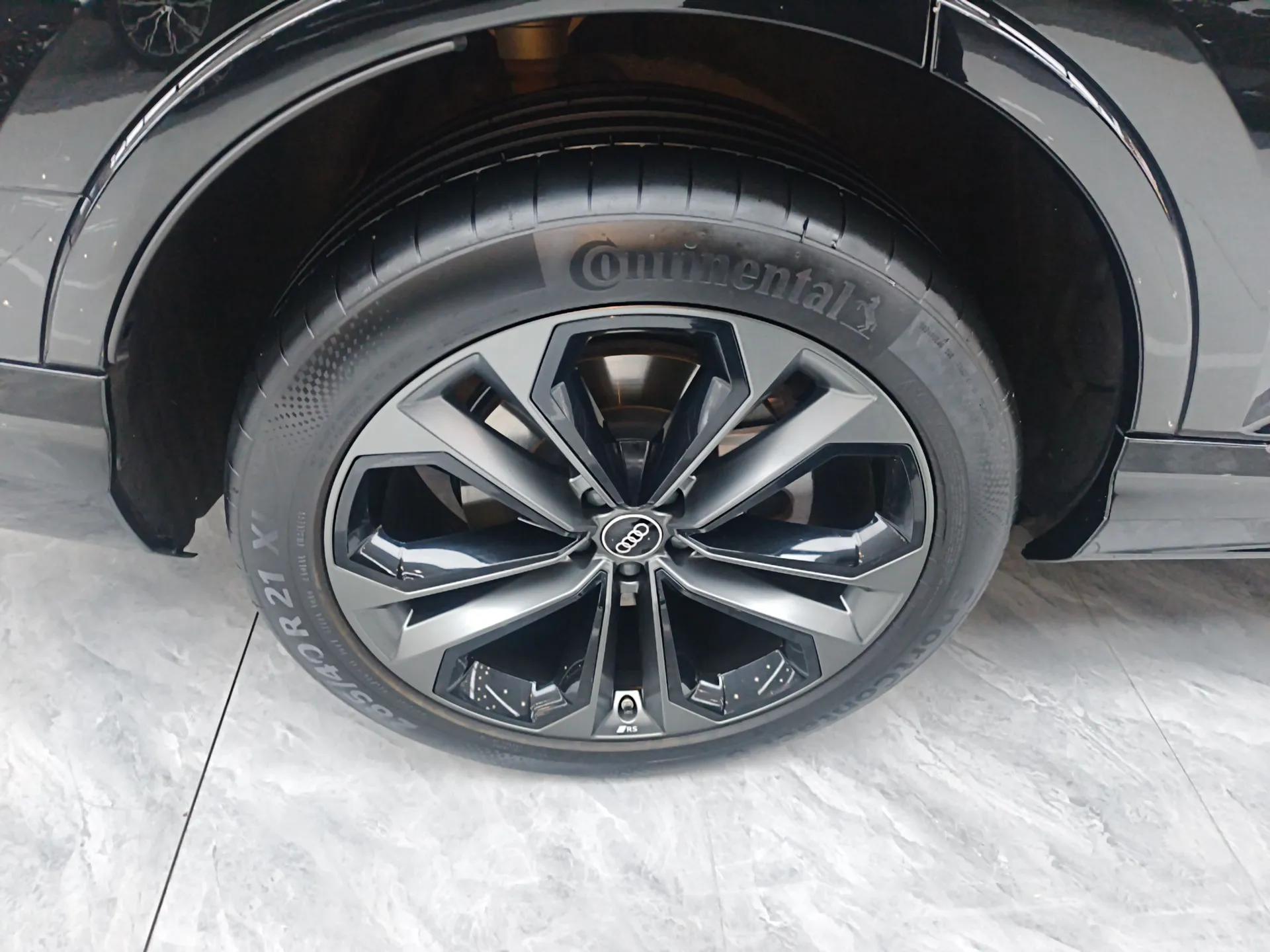 Audi Q7 2024 55 TFSI quattro S line Sport model — миниатюра 10