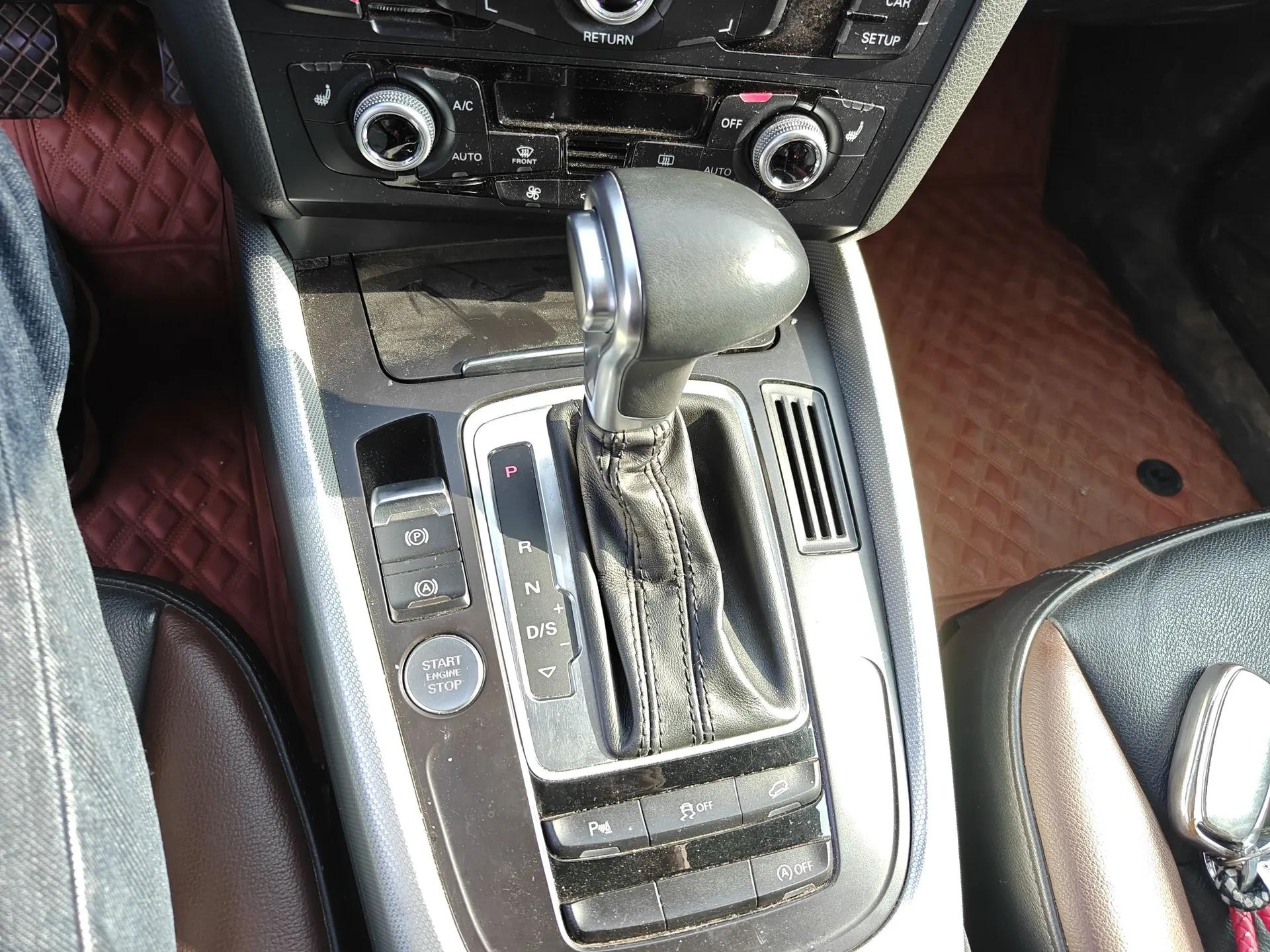 Audi Q5 2018 Collector's Edition 40 TFSI Technology Model — миниатюра 17