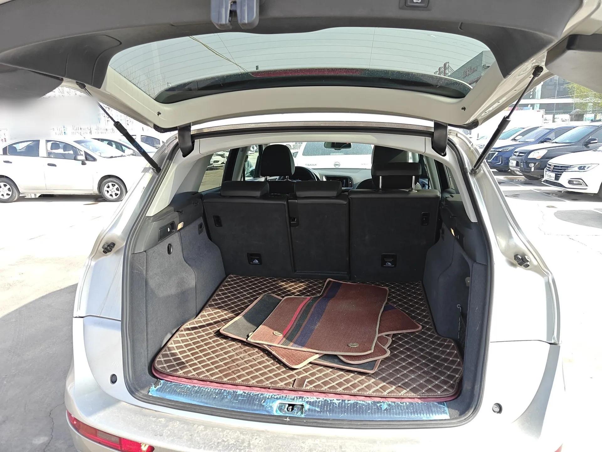 Audi Q5 2018 Collector's Edition 40 TFSI Technology Model — миниатюра 22