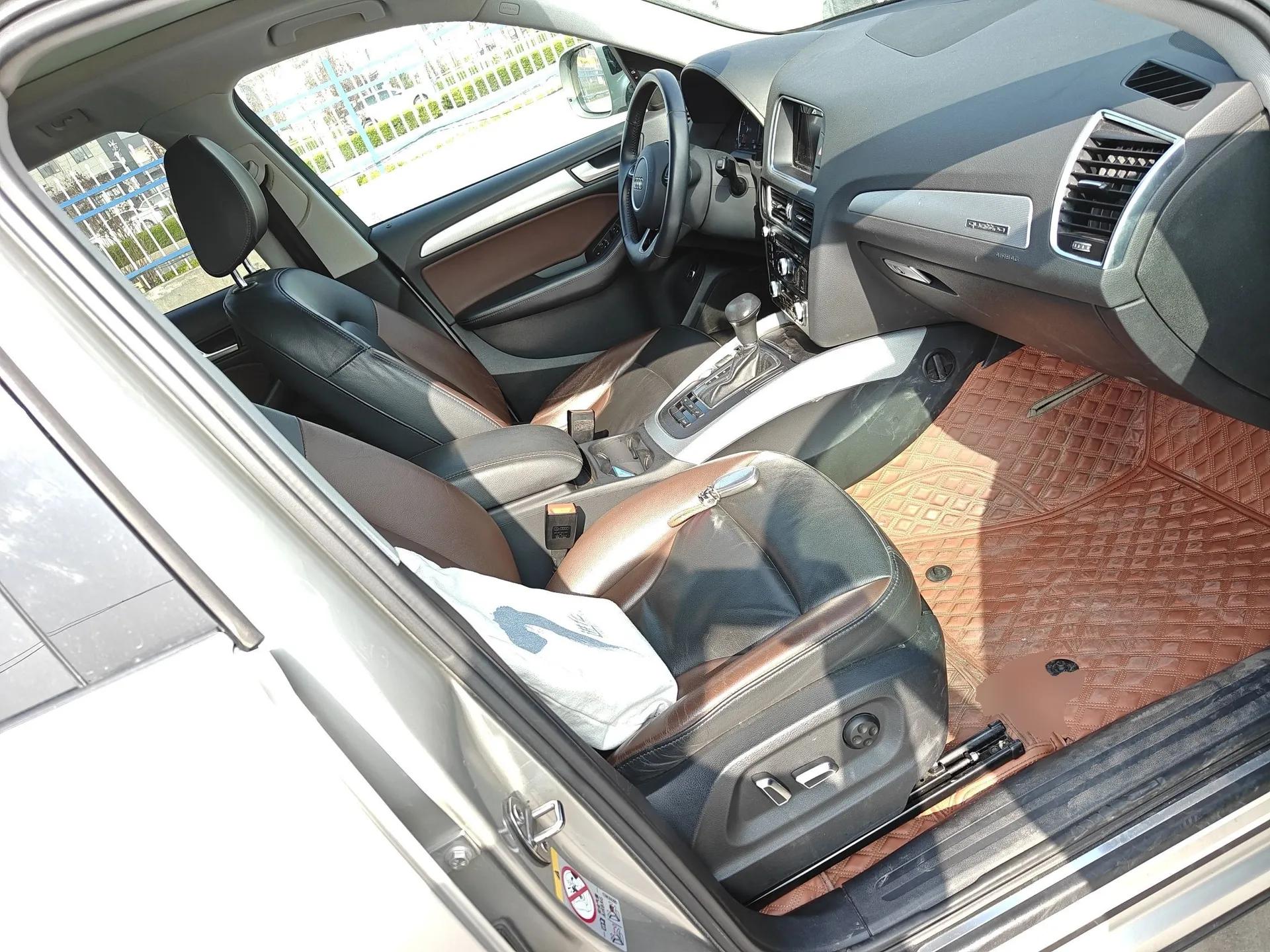 Audi Q5 2018 Collector's Edition 40 TFSI Technology Model — миниатюра 23