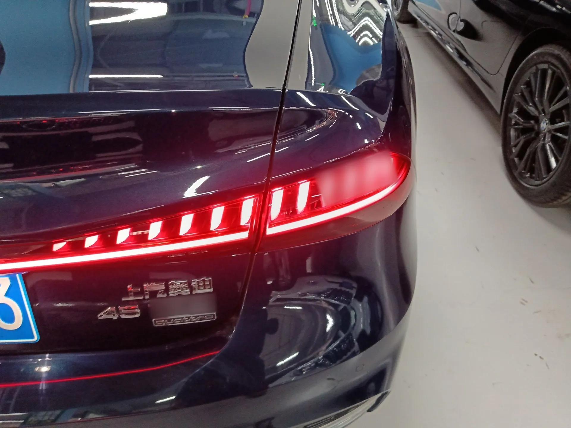Audi A7L 2024 45TFSI quattro S-line Visionary Edition Flow Crystal Package — миниатюра 8