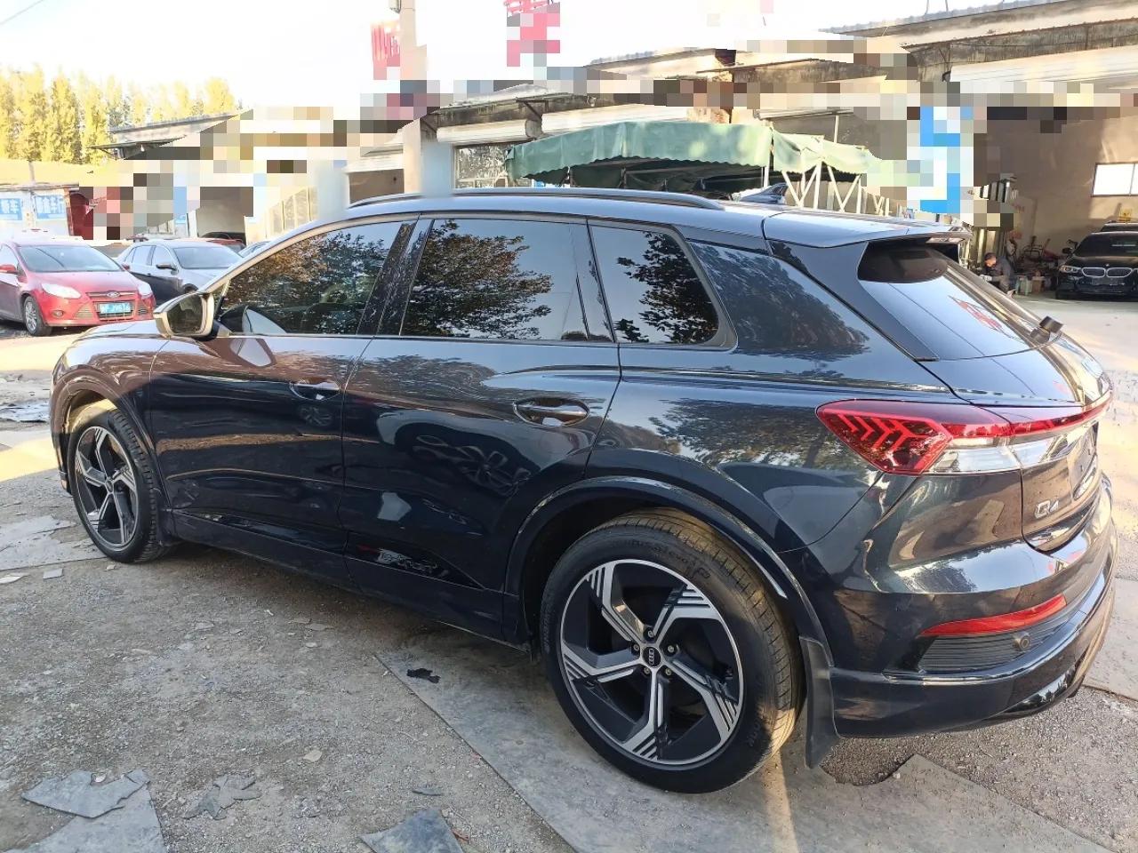 Audi Q4 e-tron 2023 40 e-tron Creation Edition Midnight — миниатюра 5