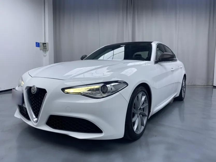 Alfa Romeo Giulia 2017 2.0T 280HP Luxury Edition — миниатюра 1