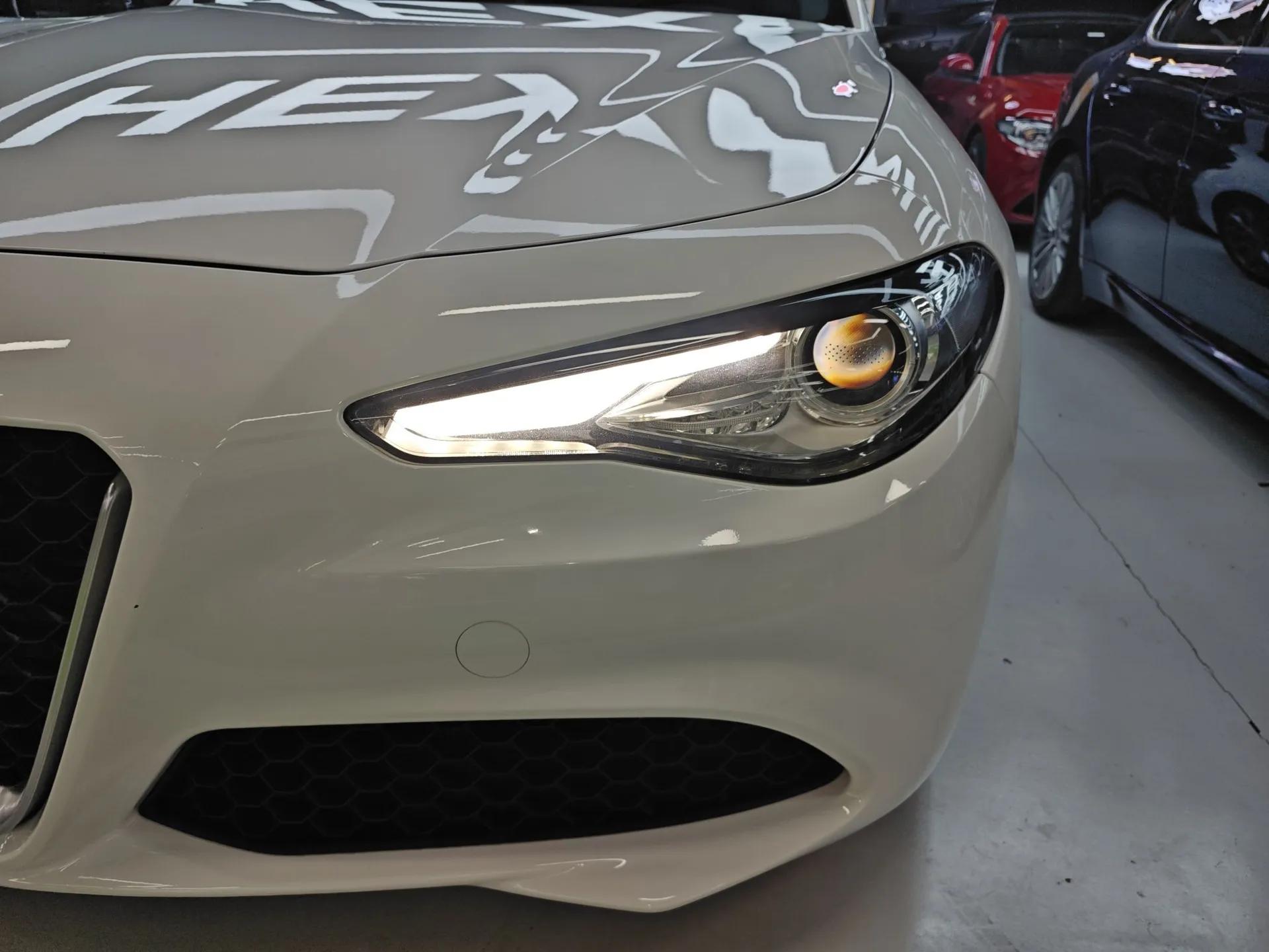 Alfa Romeo Giulia 2017 2.0T 280HP Luxury Edition — миниатюра 2