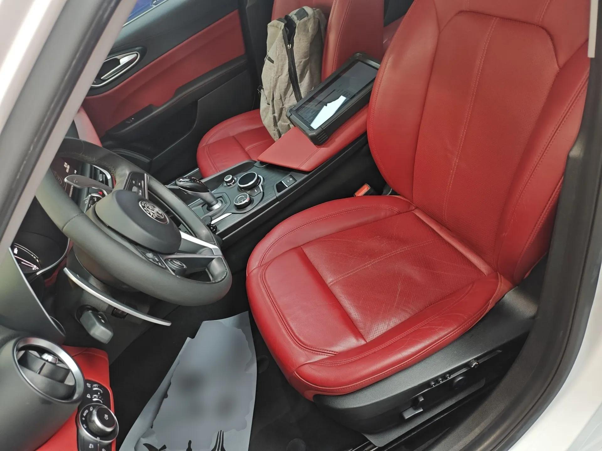 Alfa Romeo Giulia 2017 2.0T 280HP Luxury Edition — миниатюра 15
