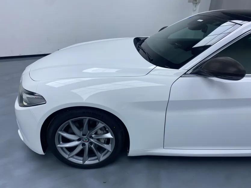 Alfa Romeo Giulia 2017 2.0T 280HP Luxury Edition — миниатюра 3