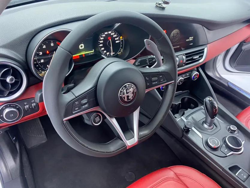 Alfa Romeo Giulia 2017 2.0T 280HP Luxury Edition — миниатюра 23