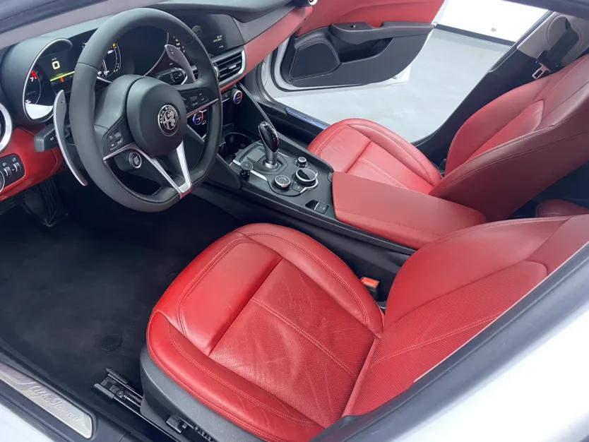 Alfa Romeo Giulia 2017 2.0T 280HP Luxury Edition — миниатюра 24