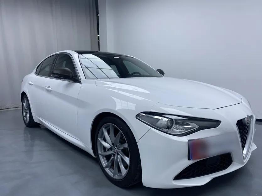 Alfa Romeo Giulia 2017 2.0T 280HP Luxury Edition — миниатюра 5
