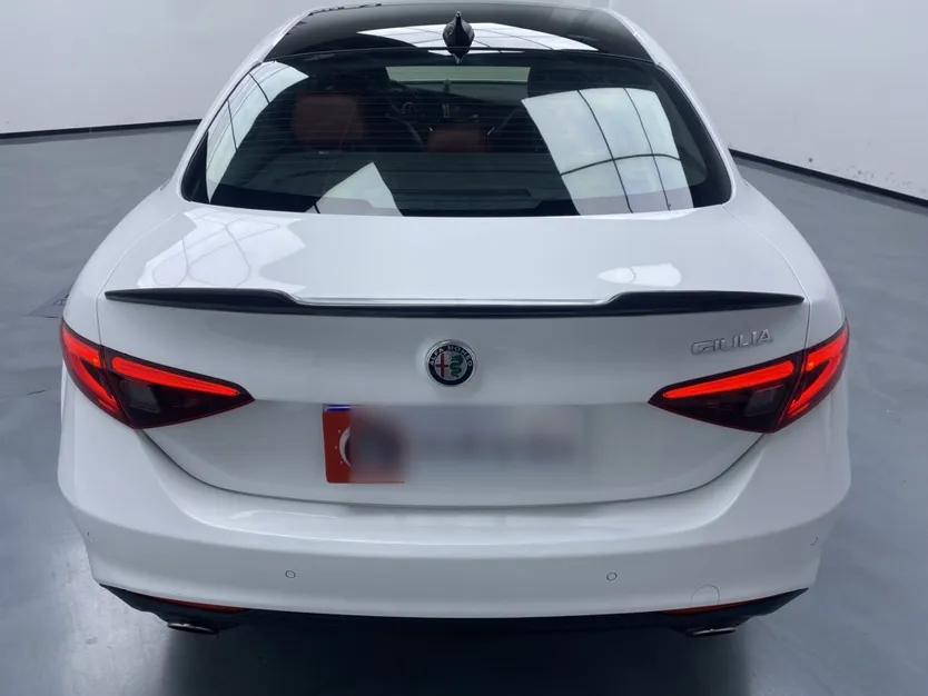 Alfa Romeo Giulia 2017 2.0T 280HP Luxury Edition — миниатюра 6