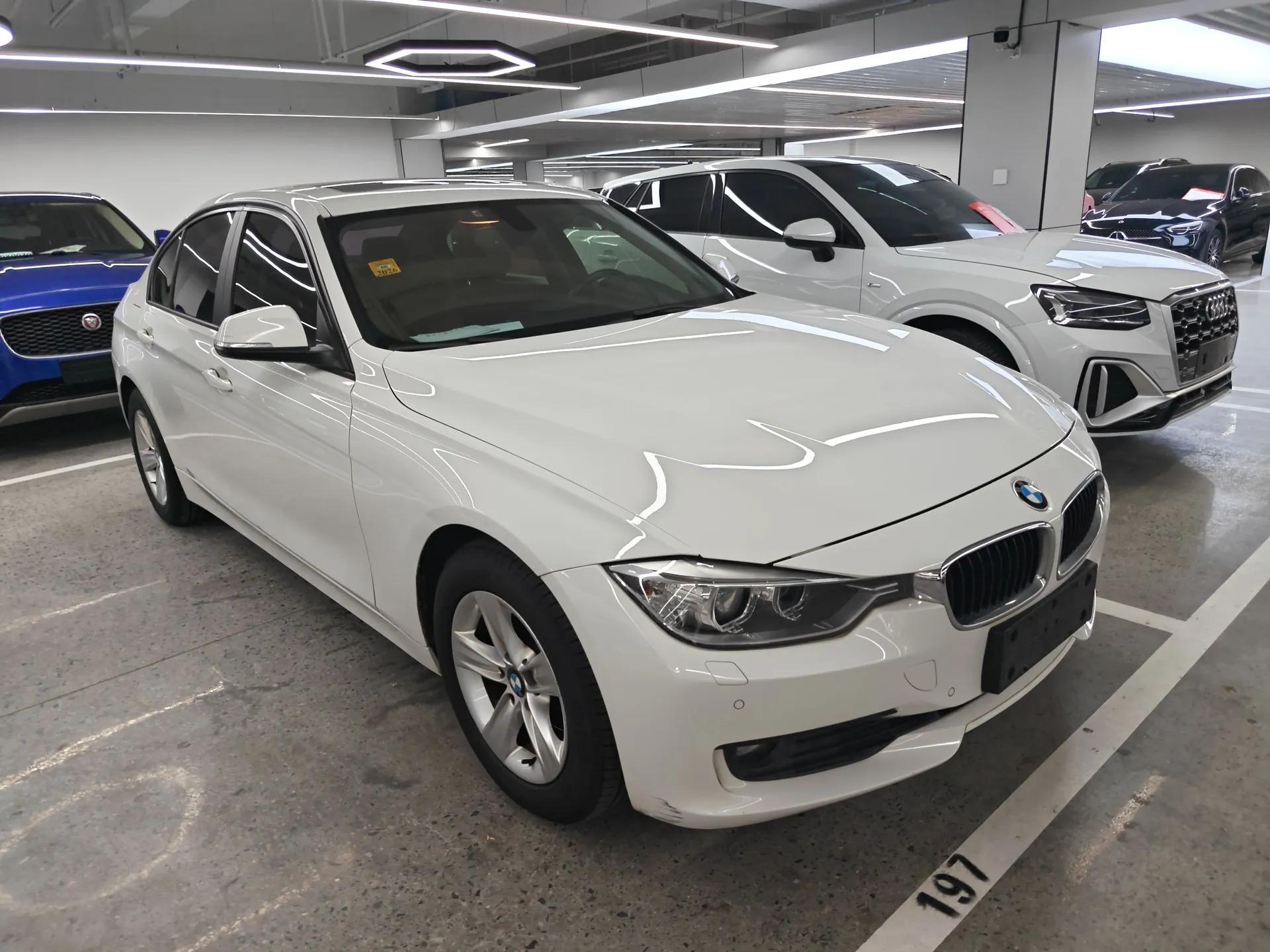BMW 3 Series 2015 320i Luxury Line Stylish Edition — миниатюра 4