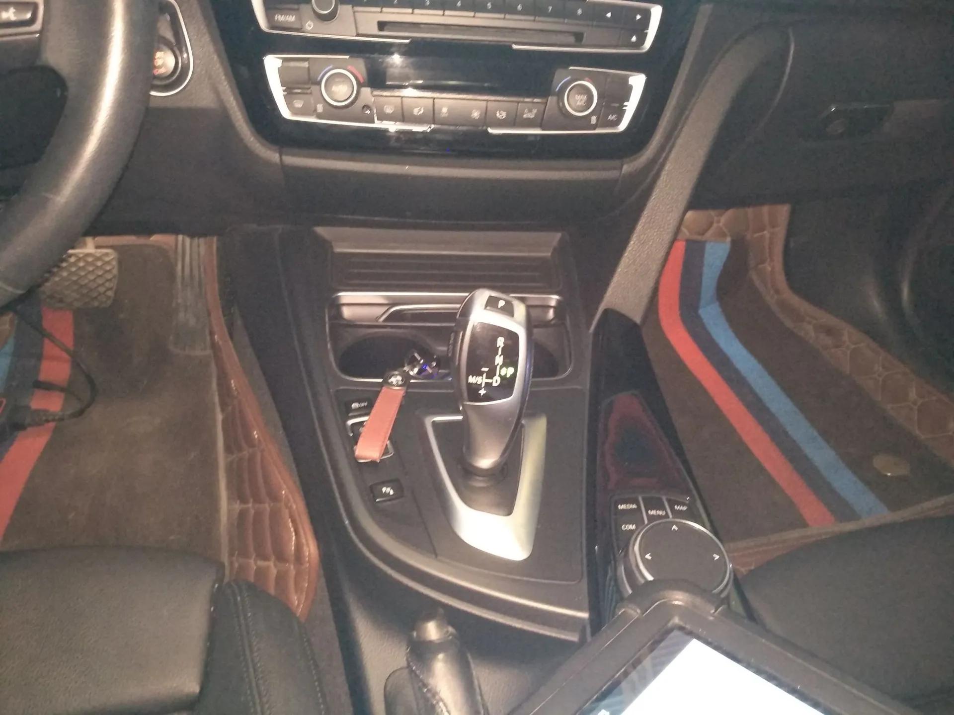 BMW 3 Series 2019 320Li Fashion Model — миниатюра 16