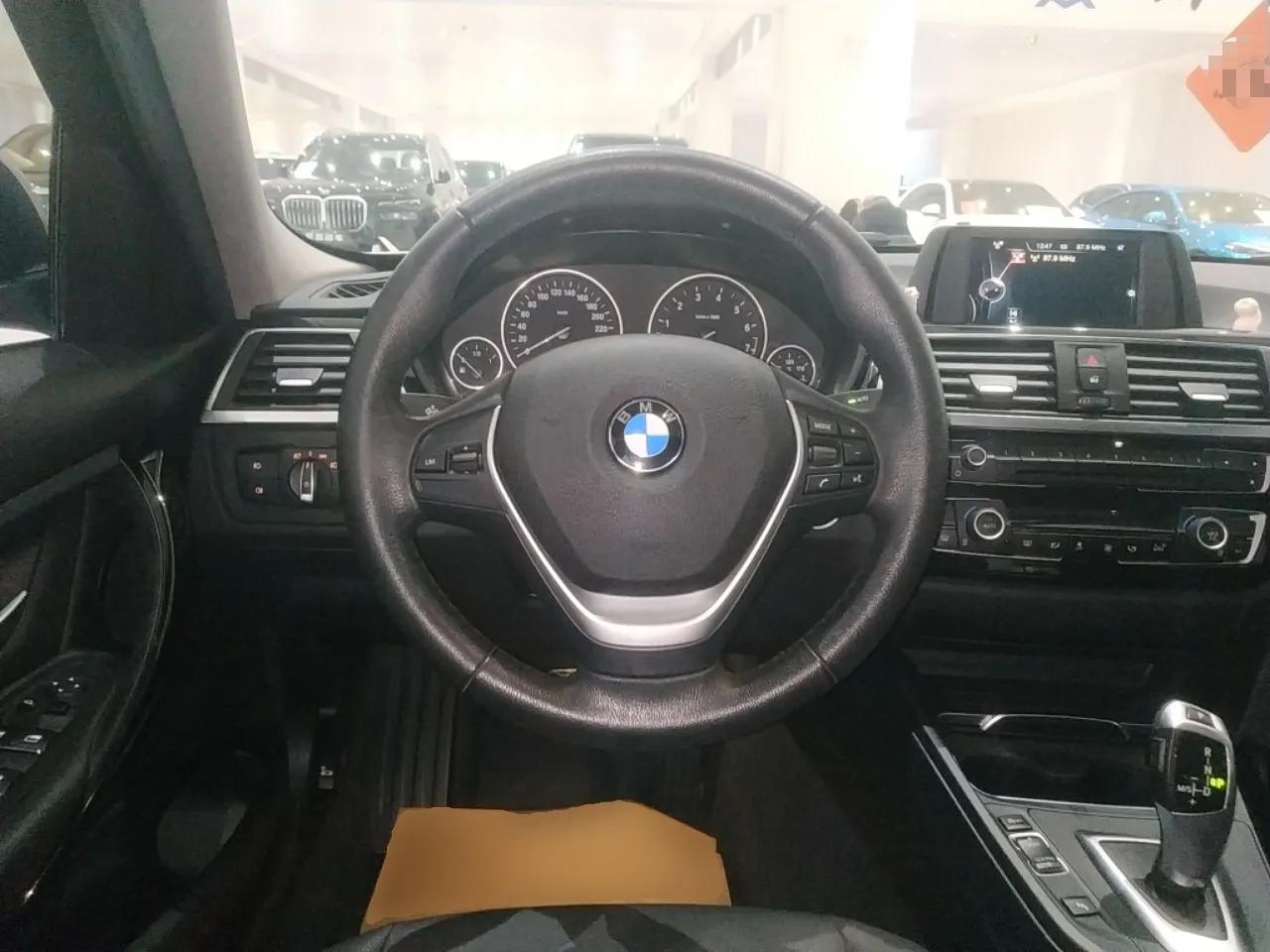 BMW 3 Series 2017 320Li Fashion Model — миниатюра 13
