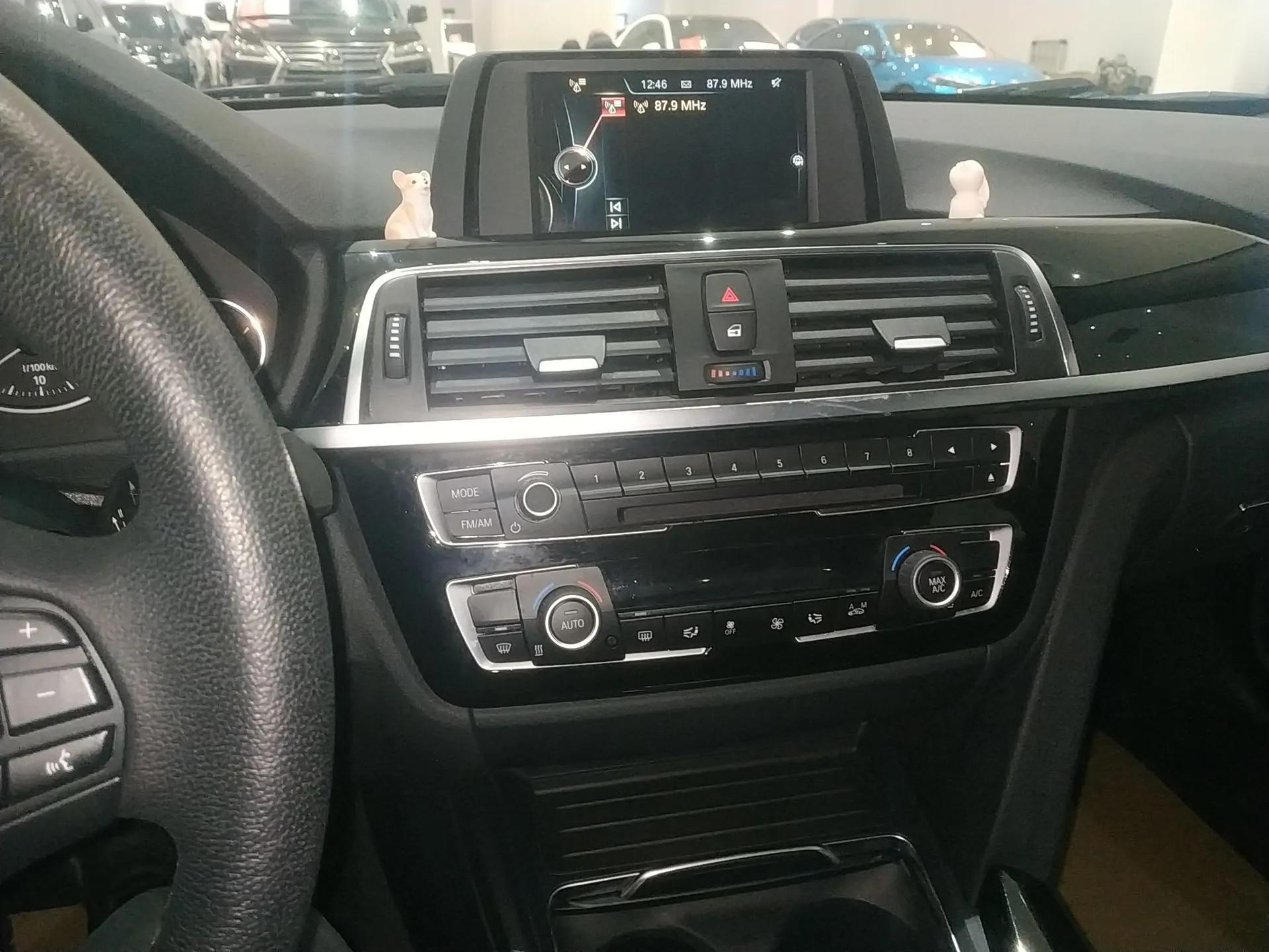 BMW 3 Series 2017 320Li Fashion Model — миниатюра 15