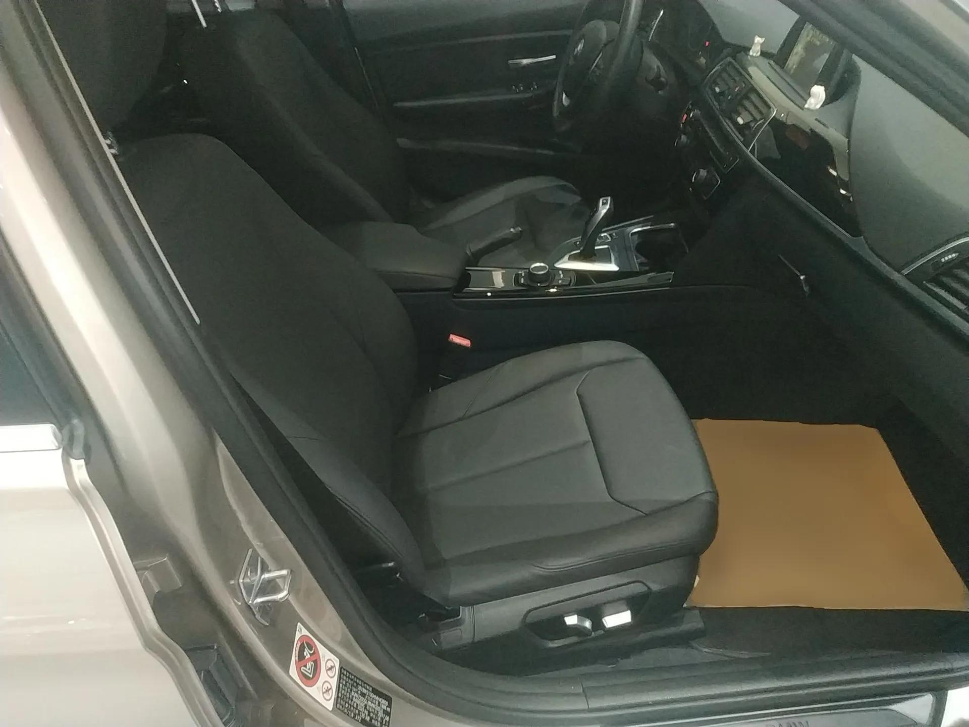 BMW 3 Series 2017 320Li Fashion Model — миниатюра 23